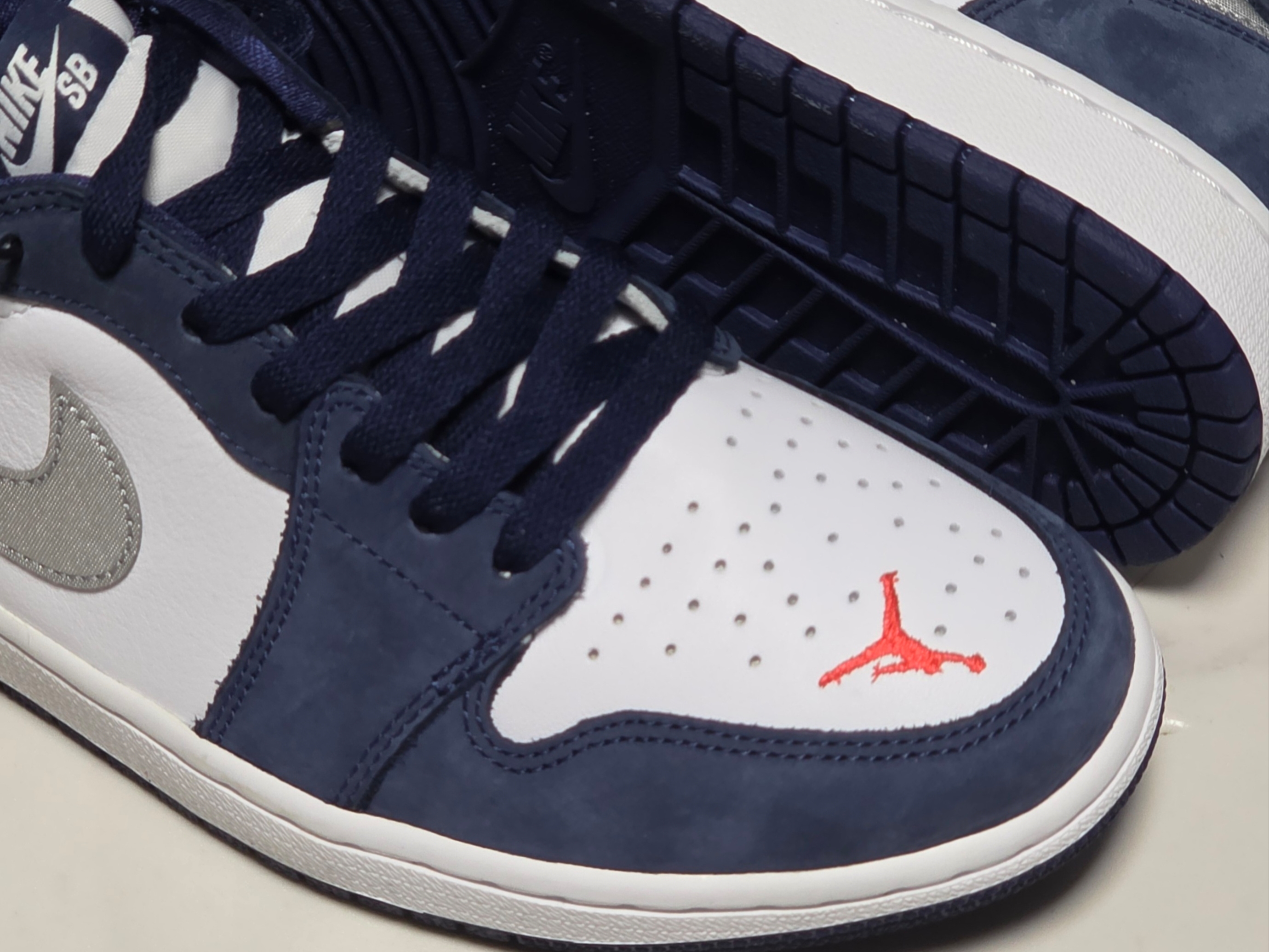 Jordan 1 Low SB Koston Midnight Navy, Jordan 1 Low SB UNC 착용 스타일 - 2
