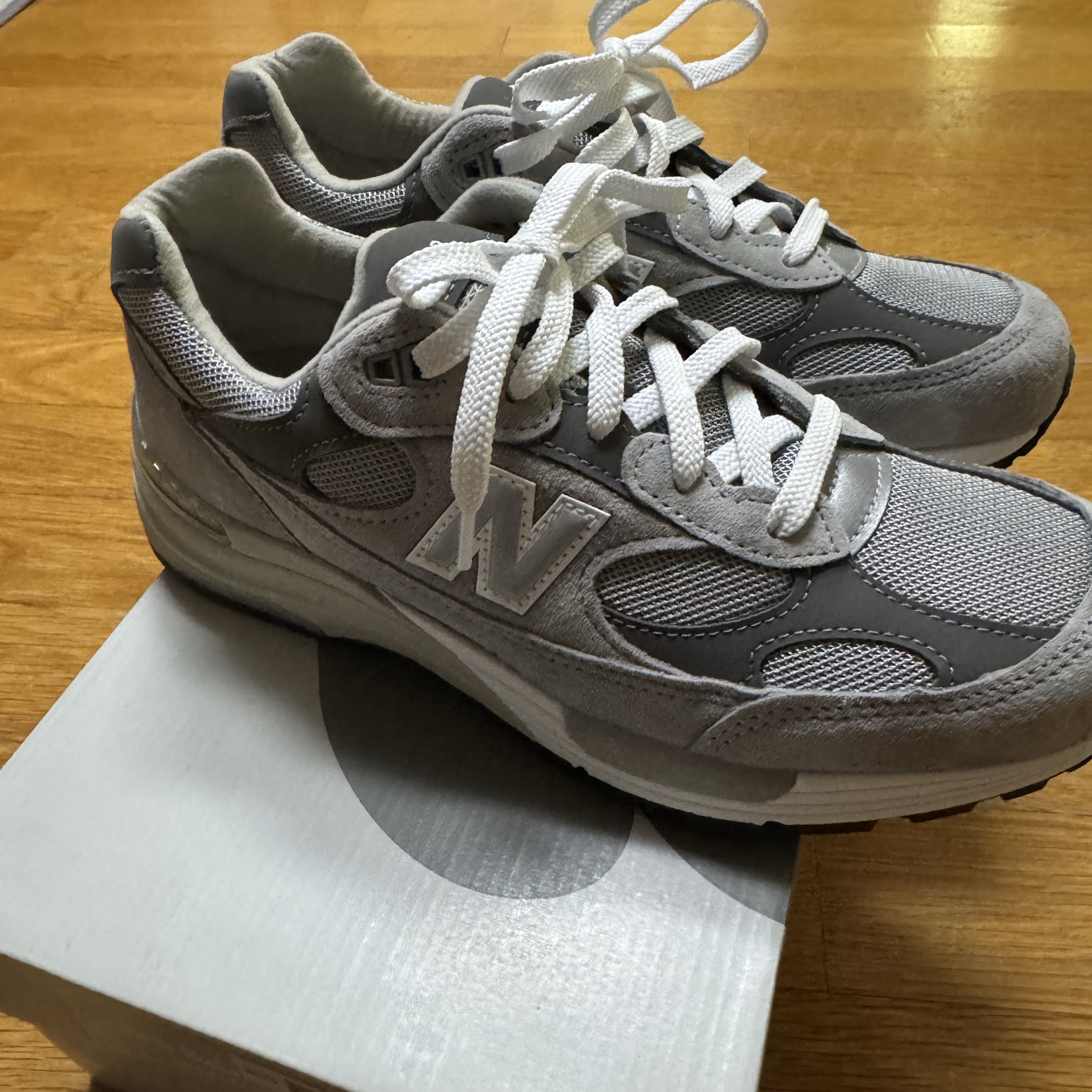 New Balance 992 Made in USA Core Grey Silver Metallic 착용 스타일