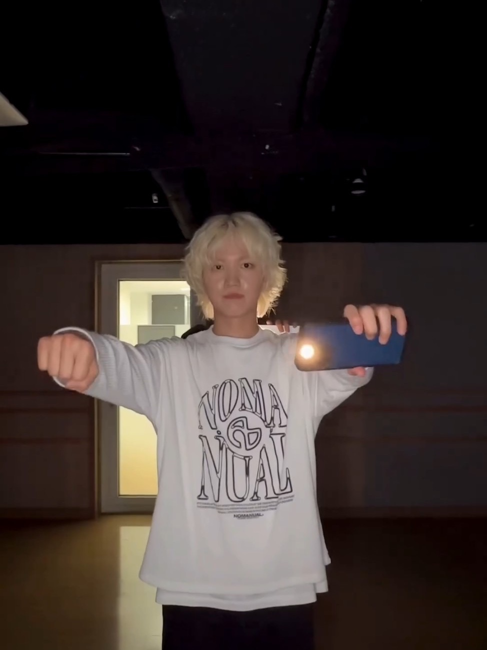 NOMANUAL S.N.A Knit Long Sleeve White 착용 스타일 - 1