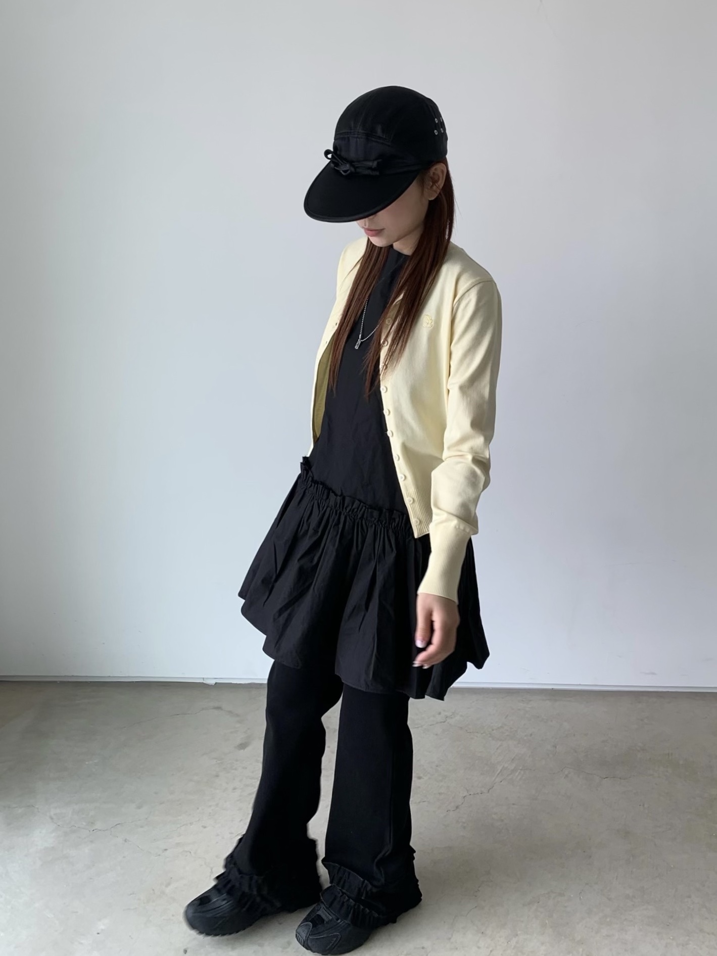 YOUCHE QS Duck Cap Black, (W) Nike Shox R4 Black 착용 스타일