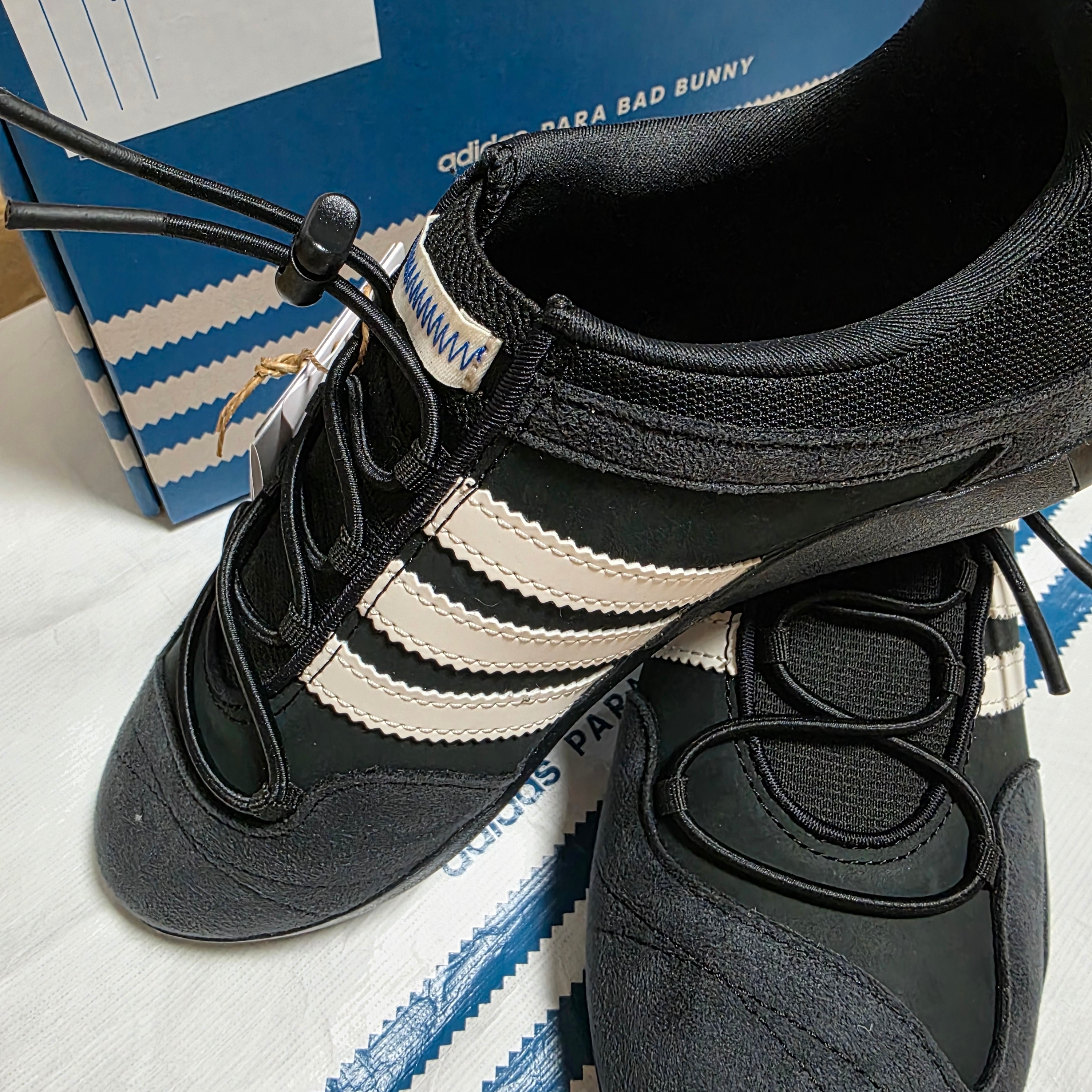 Adidas x Bad Bunny Ballerina Core Black Chalk White 착용 스타일 - 1