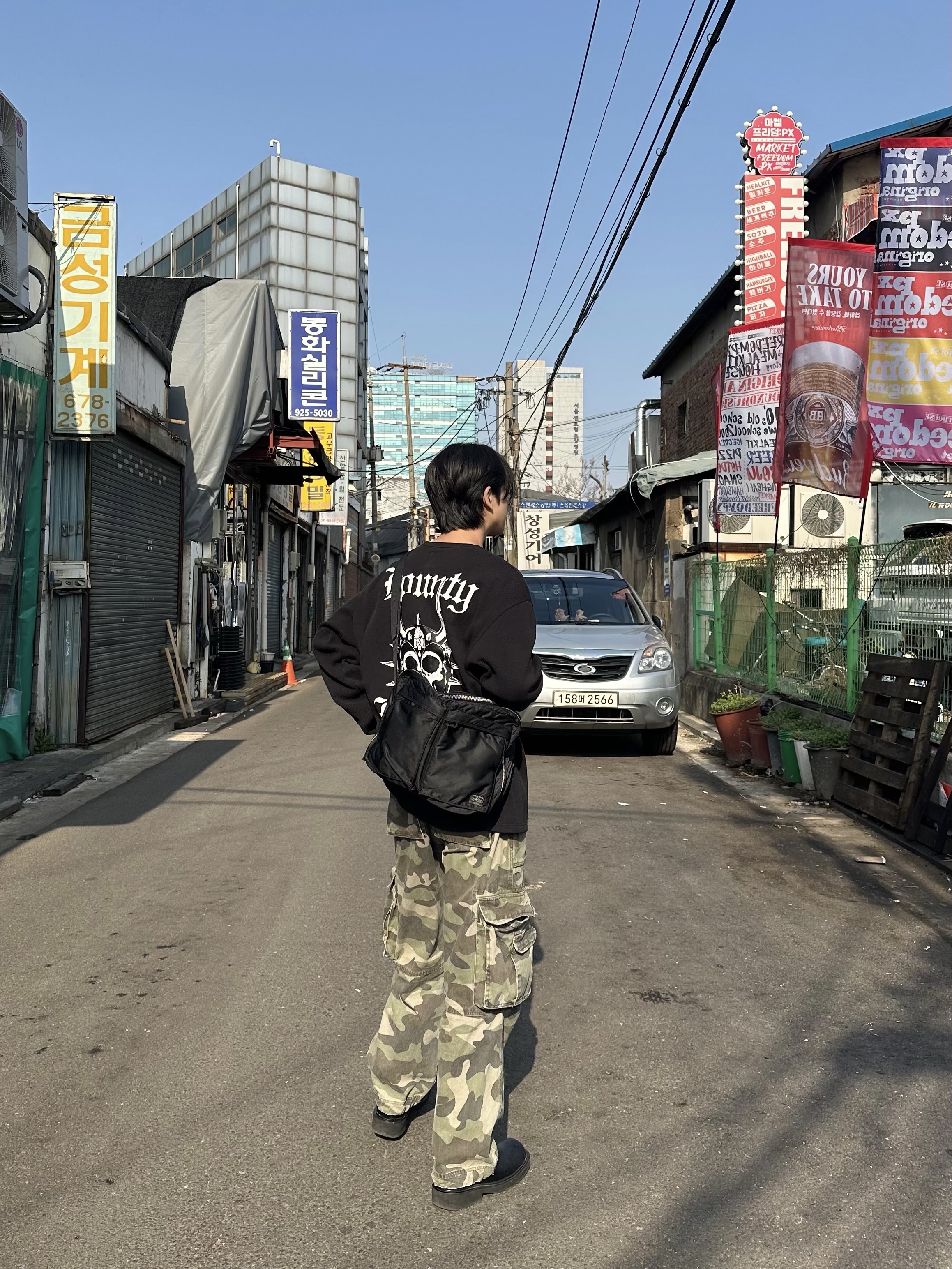 Supreme x Bounty Hunter Thermal Henley L/S Top Black - 23FW 착용 스타일 - 3