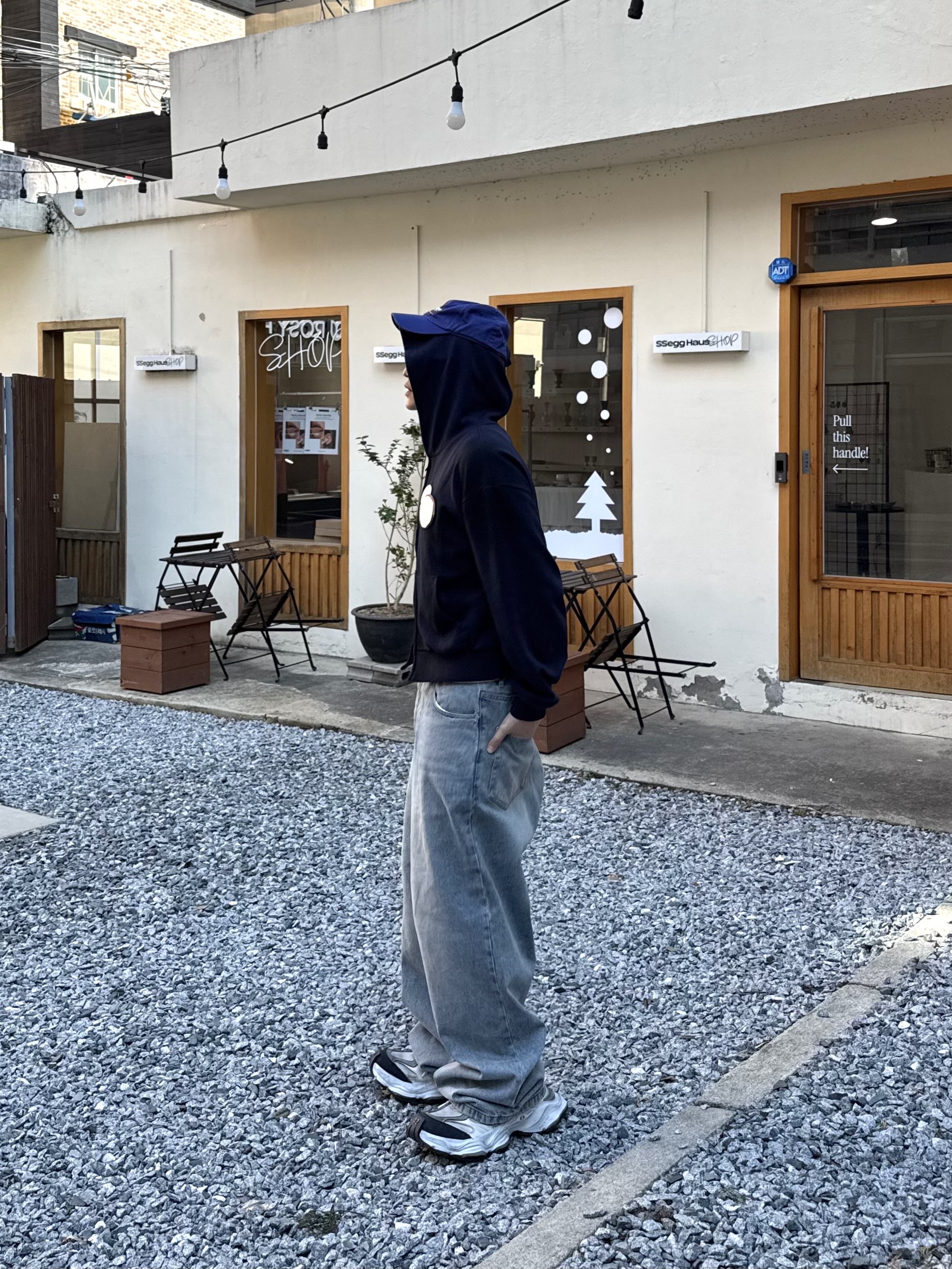 NOD Wide Baggy Denim pants Light blue, Balenciaga Cargo Sneakers White Grey 착용 스타일 - 3