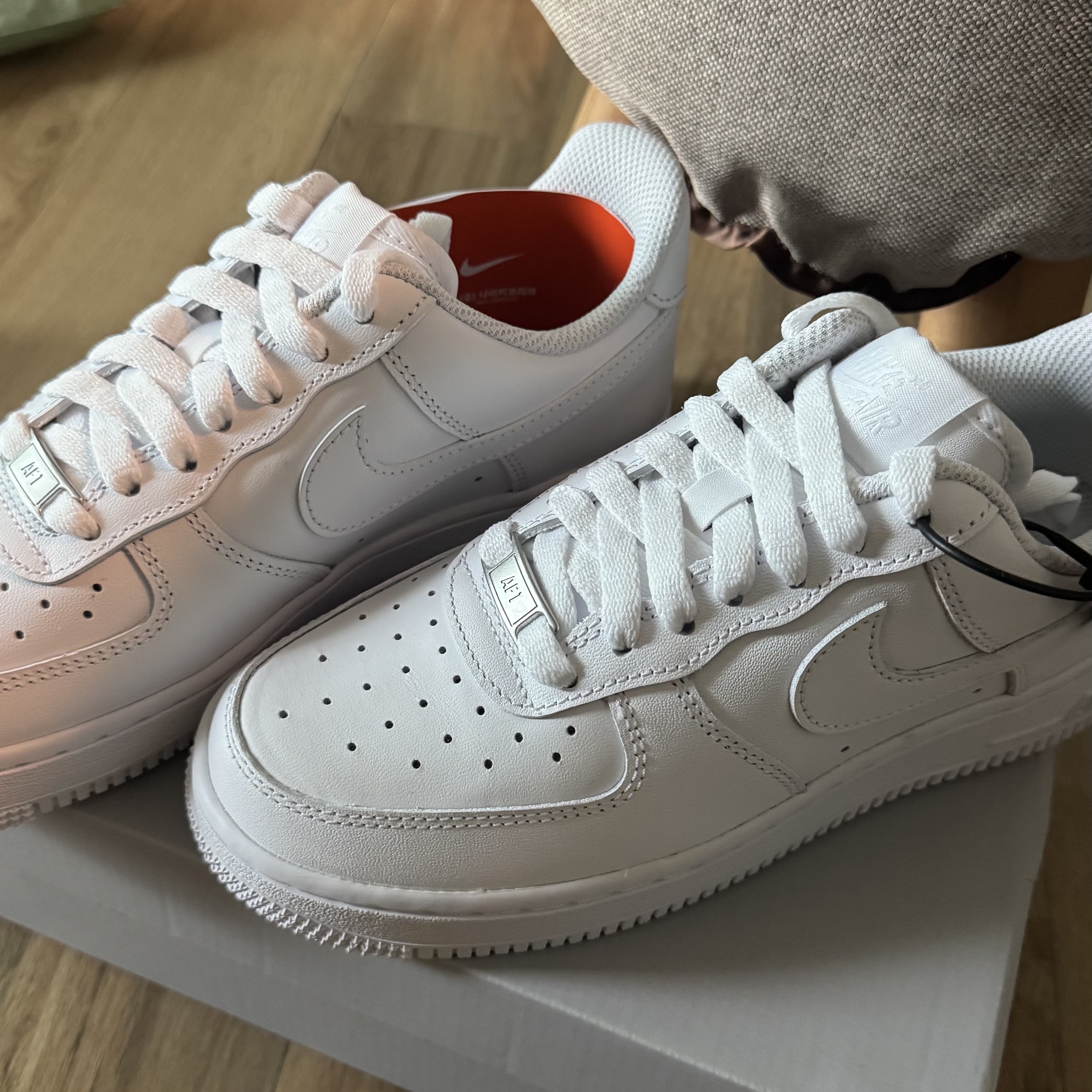 (W) Nike Air Force 1 '07 Low White 착용 스타일 - 2