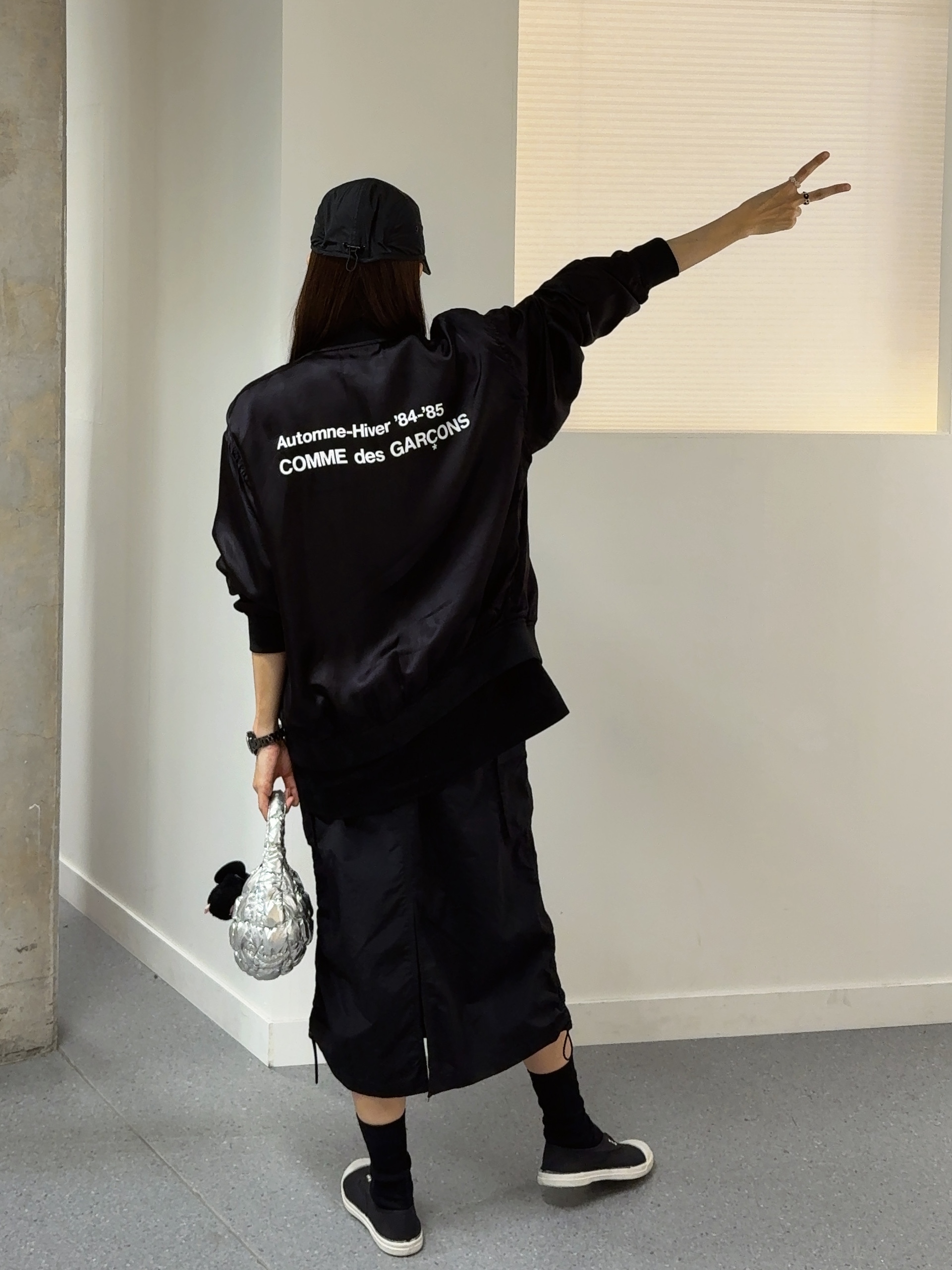슈프림 x 마리떼 프랑소와 저버 스포츠 캠프 캡 블랙 - 25SS, CDG '84-85 스태프 블루종 블랙 착용 스타일 - 4