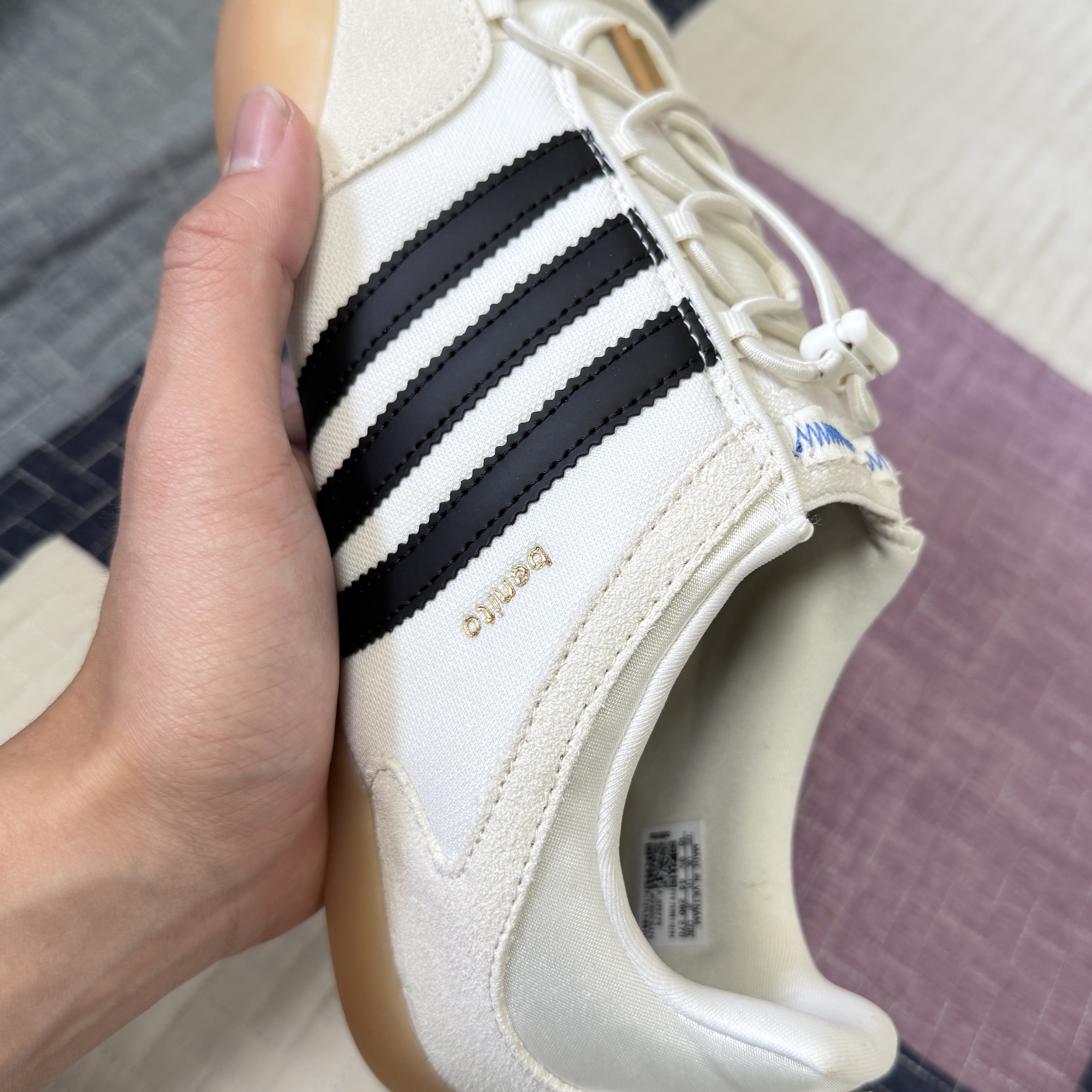 Adidas x Bad Bunny Ballerina Off White Core Black 착용 스타일 - 3