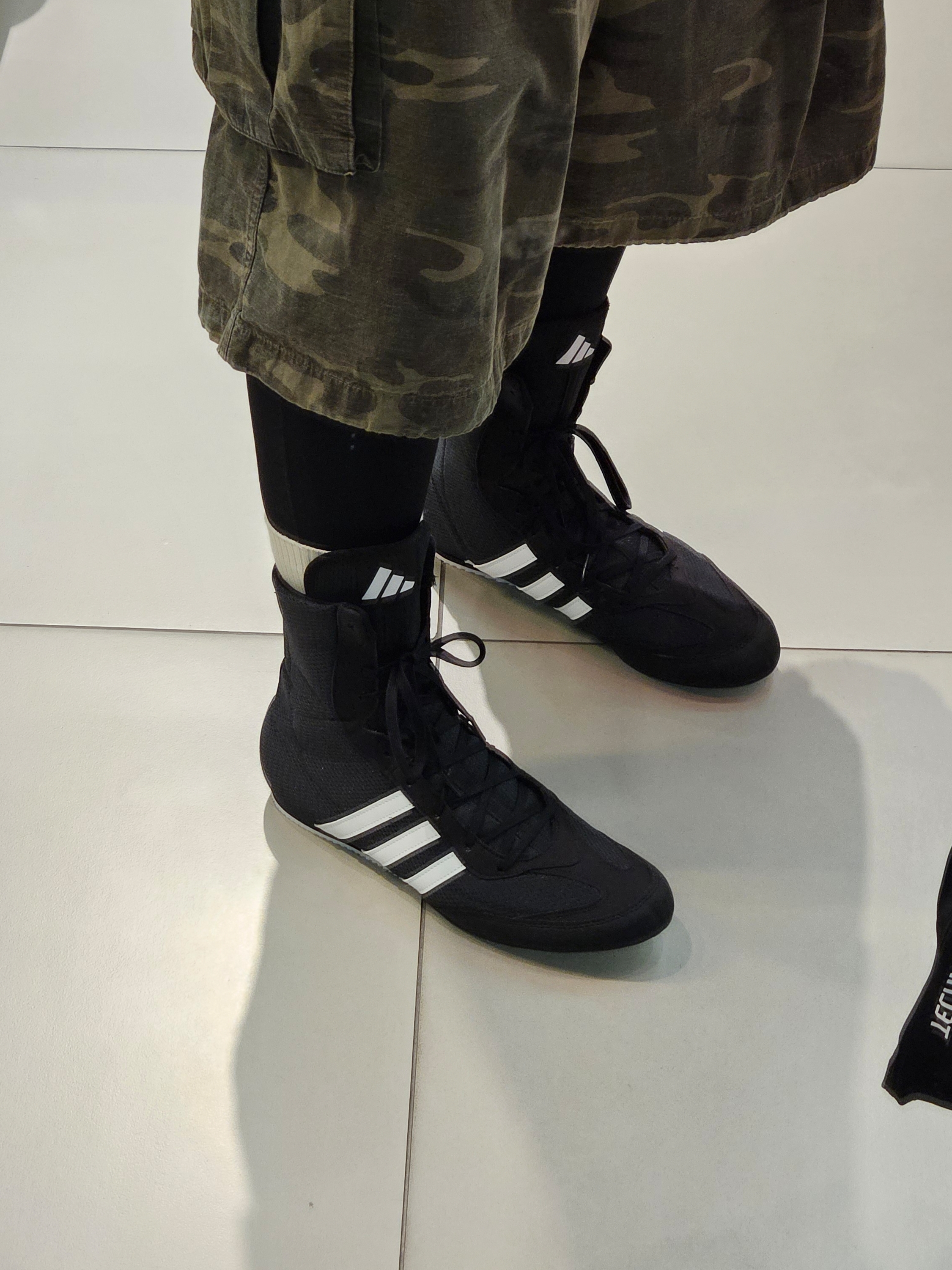 Adidas Box Hog 2.0 Boots Core Black Cloud White 착용 스타일 - 2