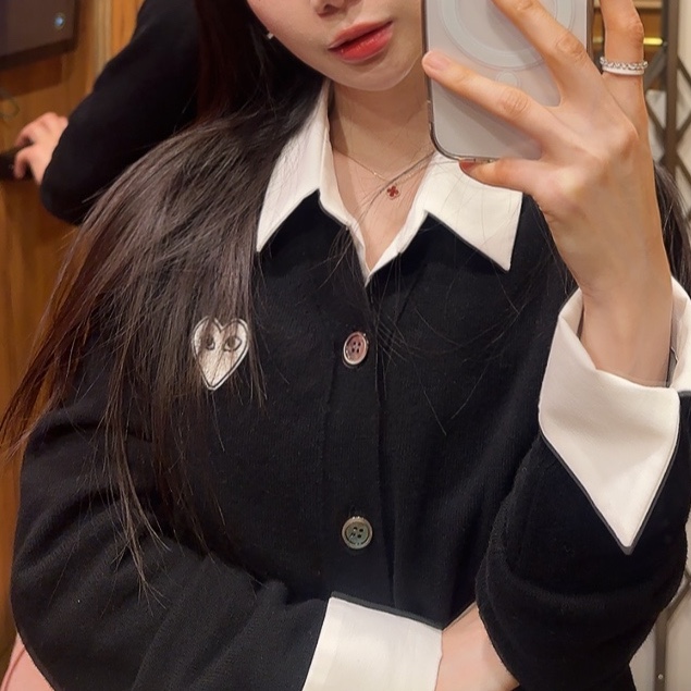 Play Comme des Garcons White Heart Knit Cardigan Black, Play Comme des Garcons White Heart Knit Cardigan Black 착용 스타일 - 3