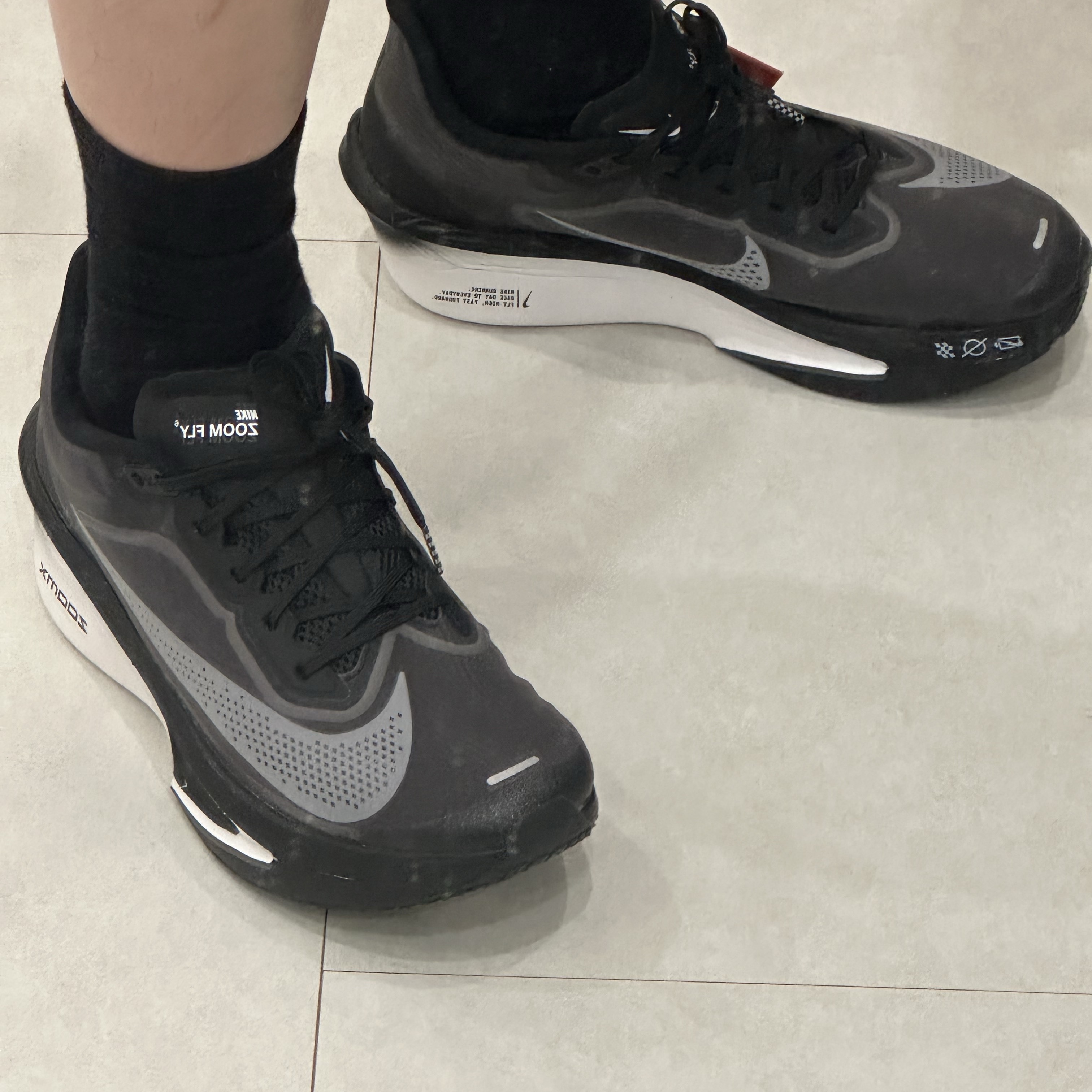 Nike Zoom Fly 6 Black Light Smoke Grey 착용 스타일 - 7
