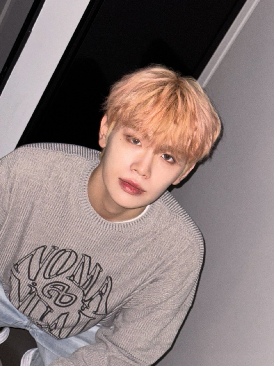 NOMANUAL S.N.A Knit Long Sleeve Oatmeal 착용 스타일 - 2
