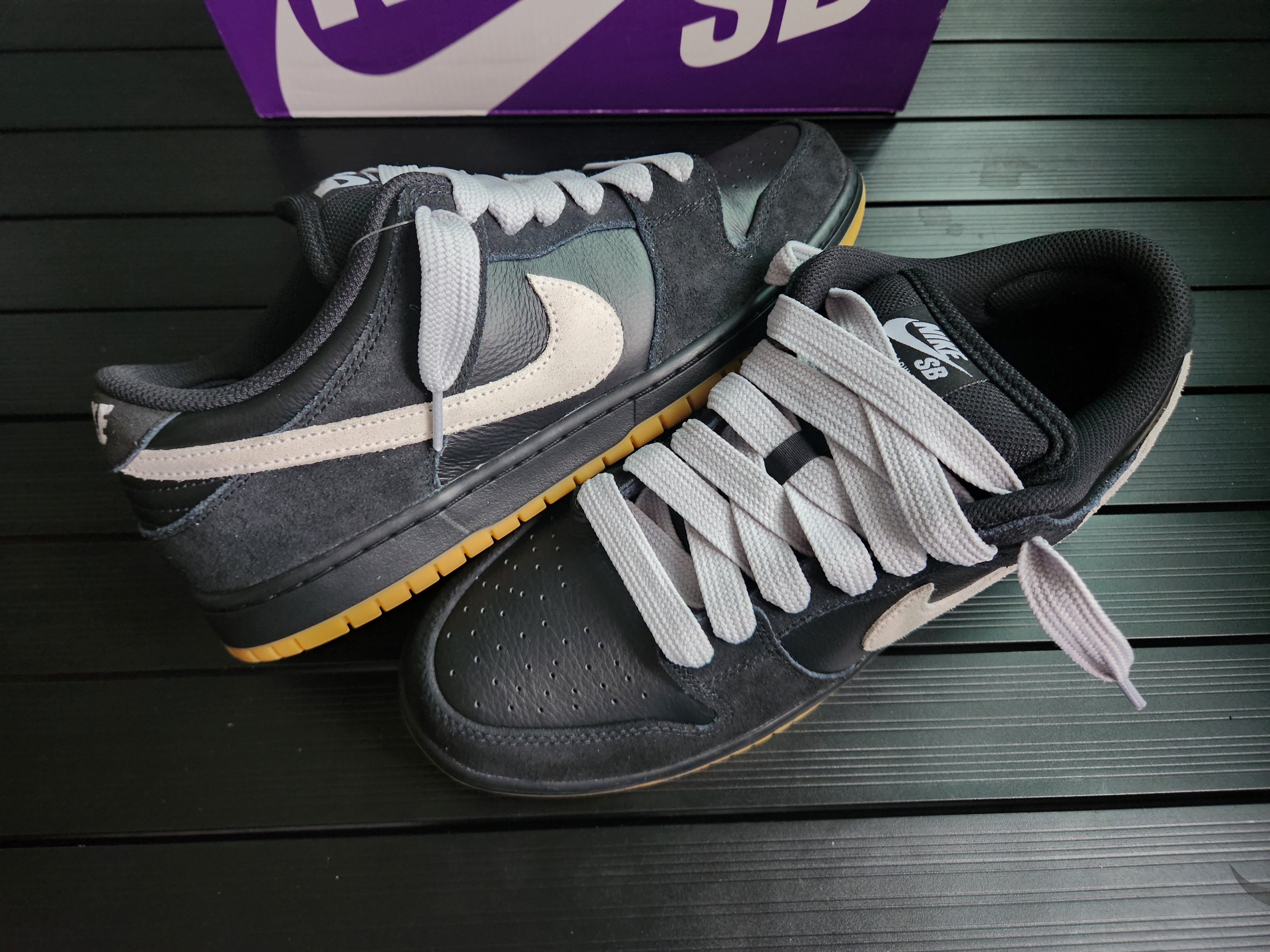 Nike SB Dunk Low Pro Black White 착용 스타일 - 2
