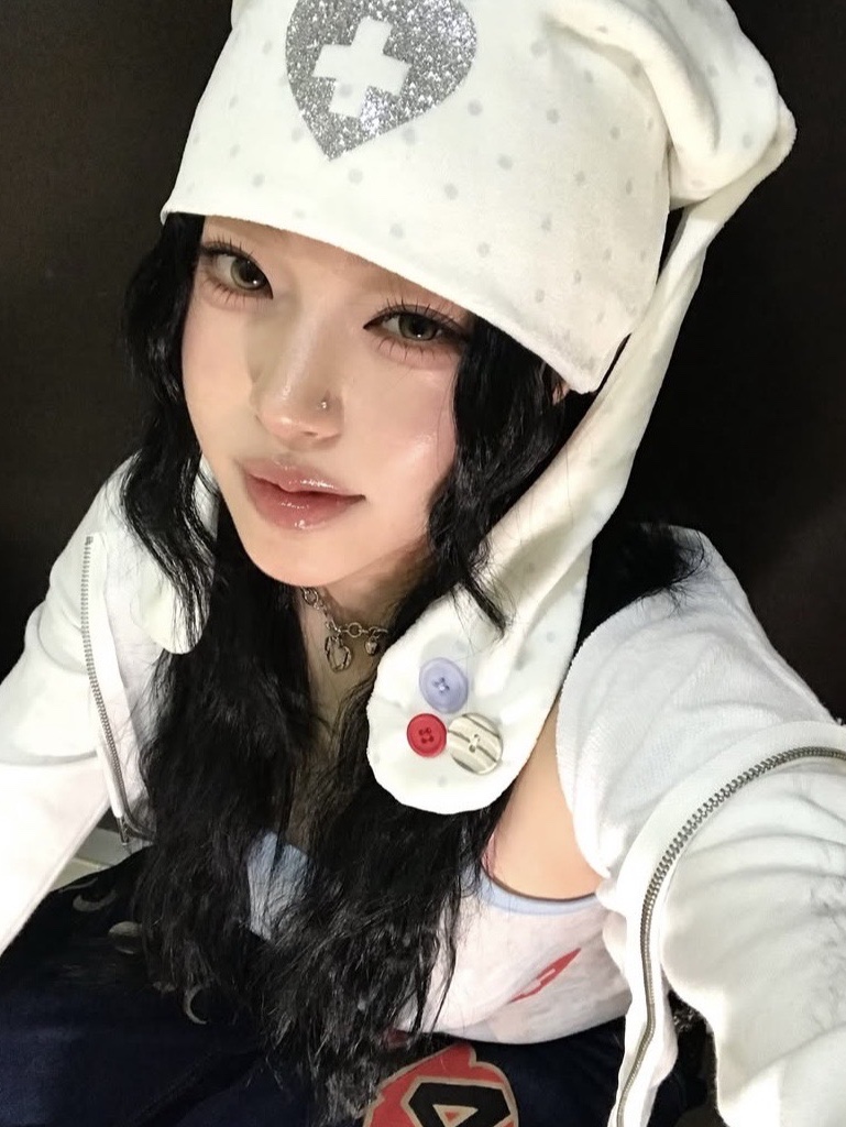Honkyo Bunny Beanie Dot White 착용 스타일