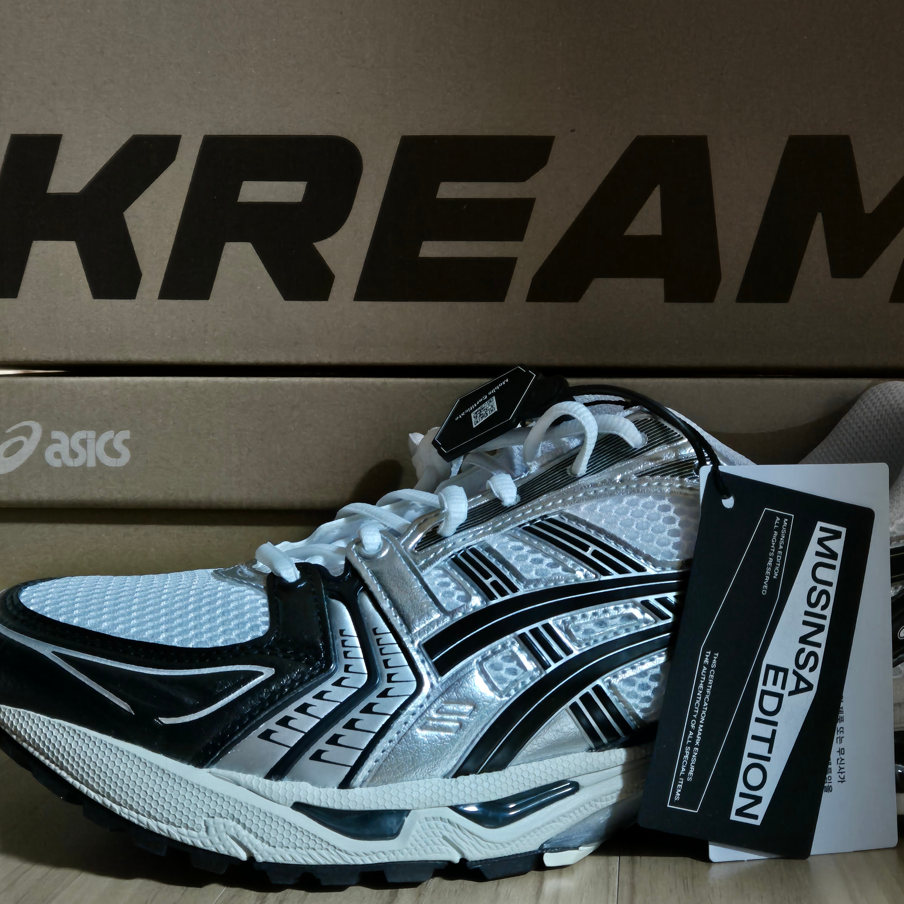 Asics Gel-Kayano 14 White Black 착용 스타일
