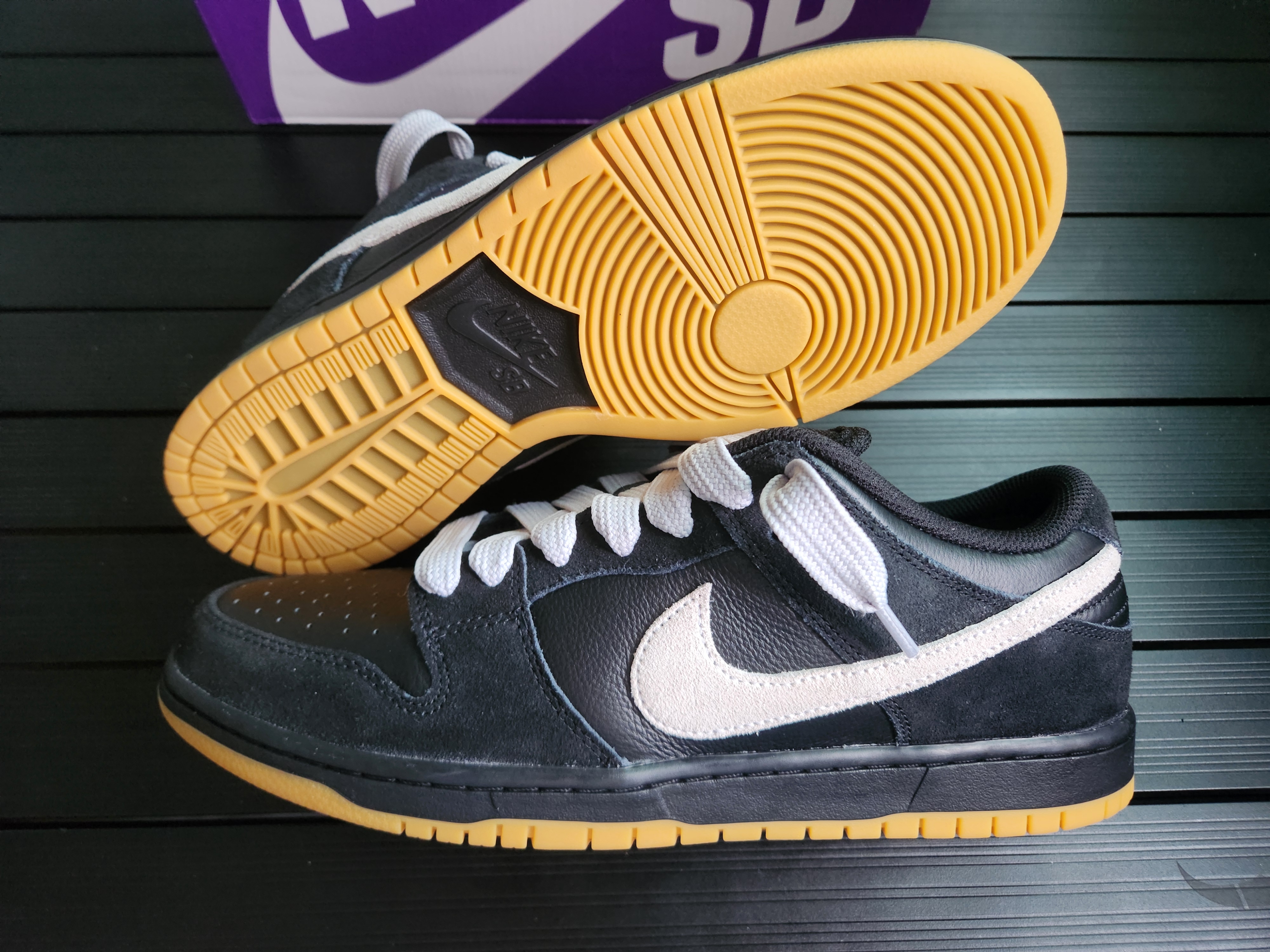 Nike SB Dunk Low Pro Black White 착용 스타일 - 3