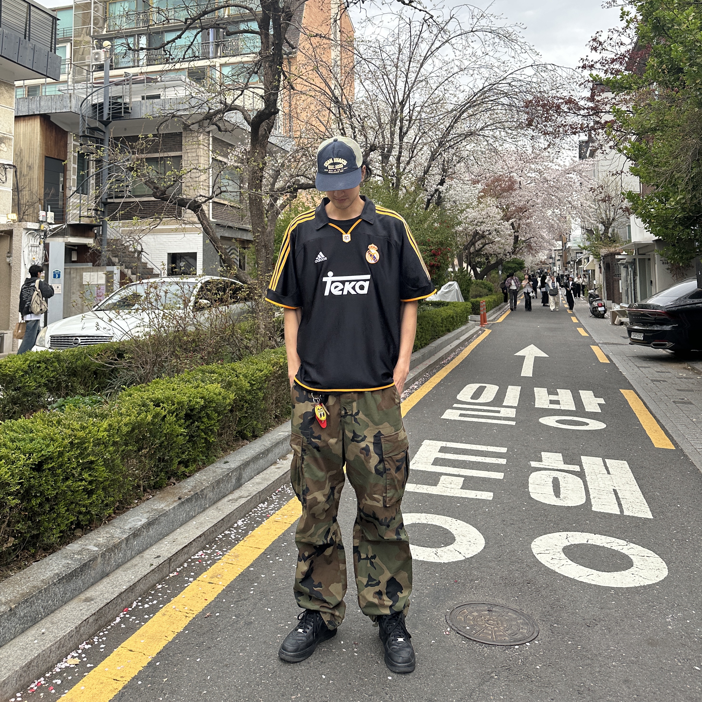 아디다스 레알 마드리드 99/00 어웨이 저지 블랙 - KR 사이즈 (논 마킹 버전) 착용 스타일 - 1
