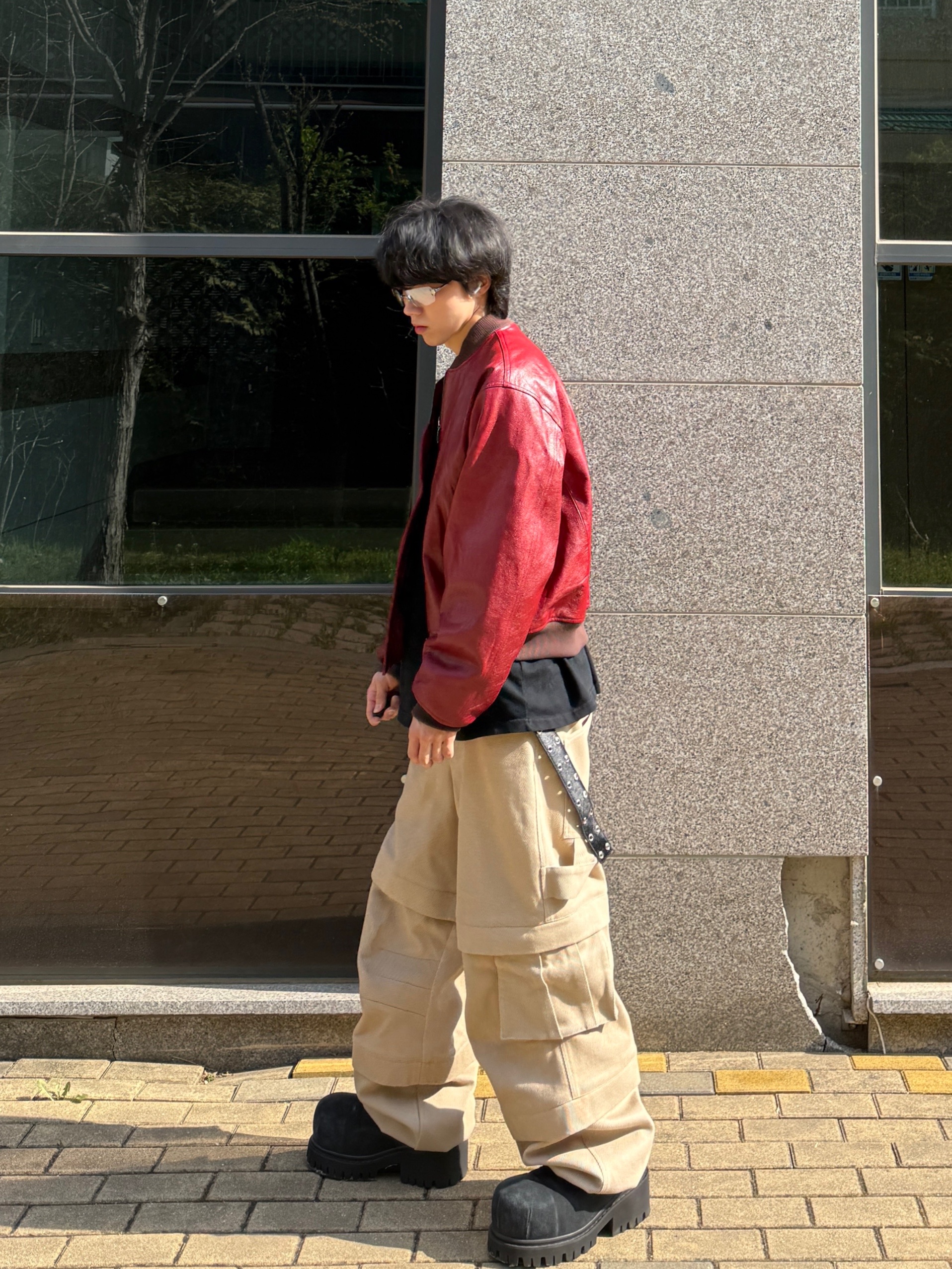 Undermycar Hommage Embraced The Fireworks Goatskin Blouson Red - 24FW, Kamien x MJD Double Hole Belt Black Shearling Calfskin 착용 스타일 - 4