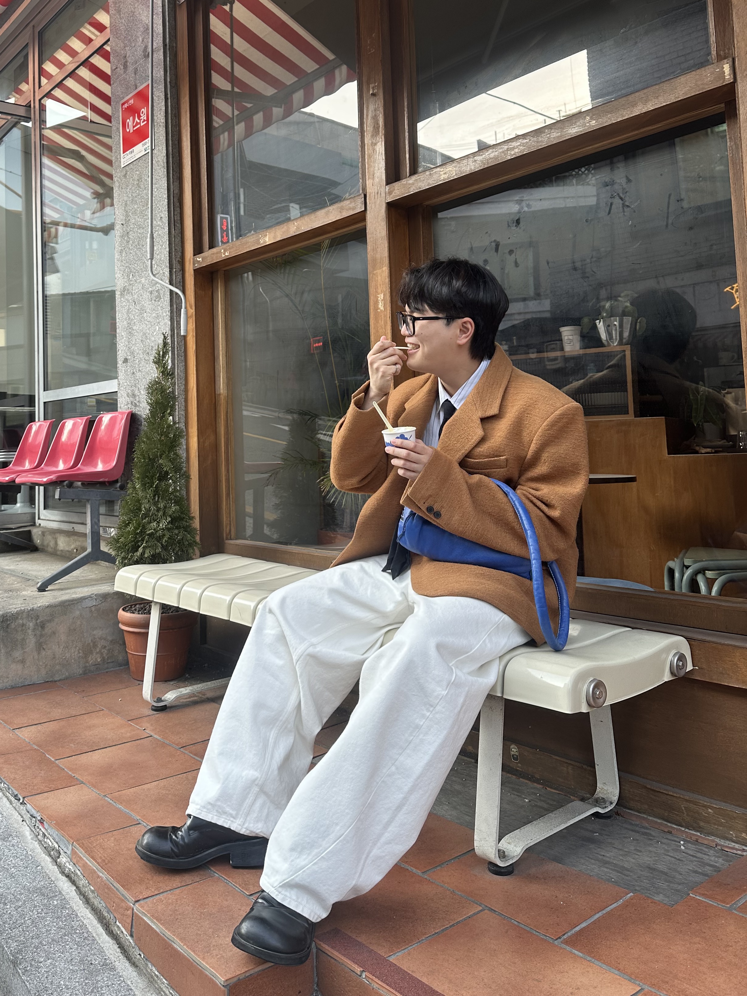 noun Wide Curved Denim Pants White 착용 스타일 - 1