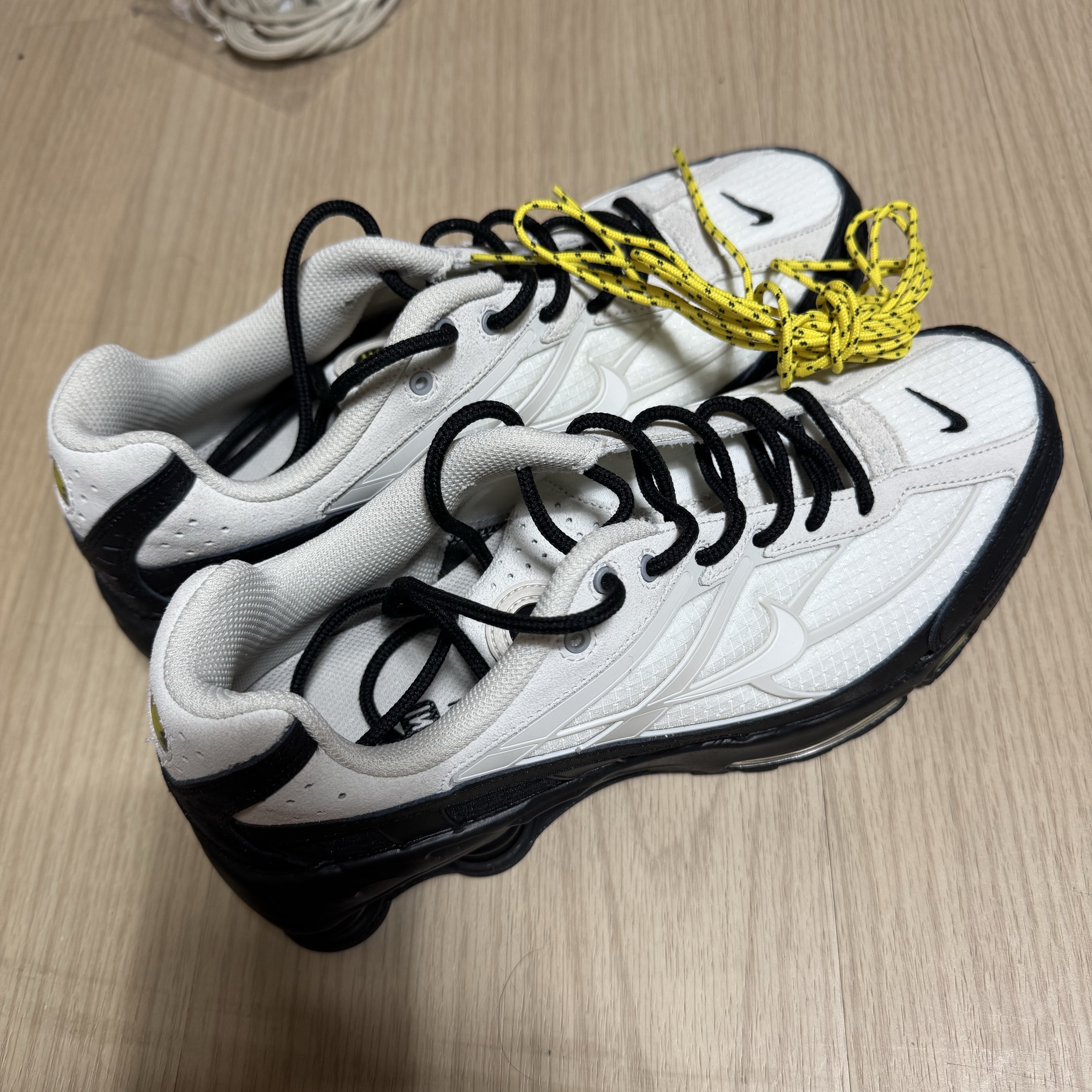 Nike Shox Ride 2 Black and Phantom 착용 스타일