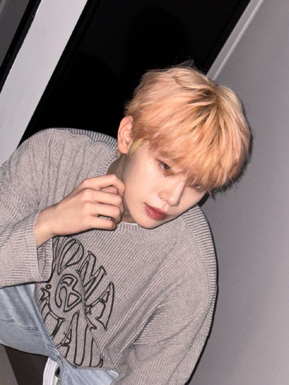 NOMANUAL S.N.A Knit Long Sleeve Oatmeal 착용 스타일 - 1