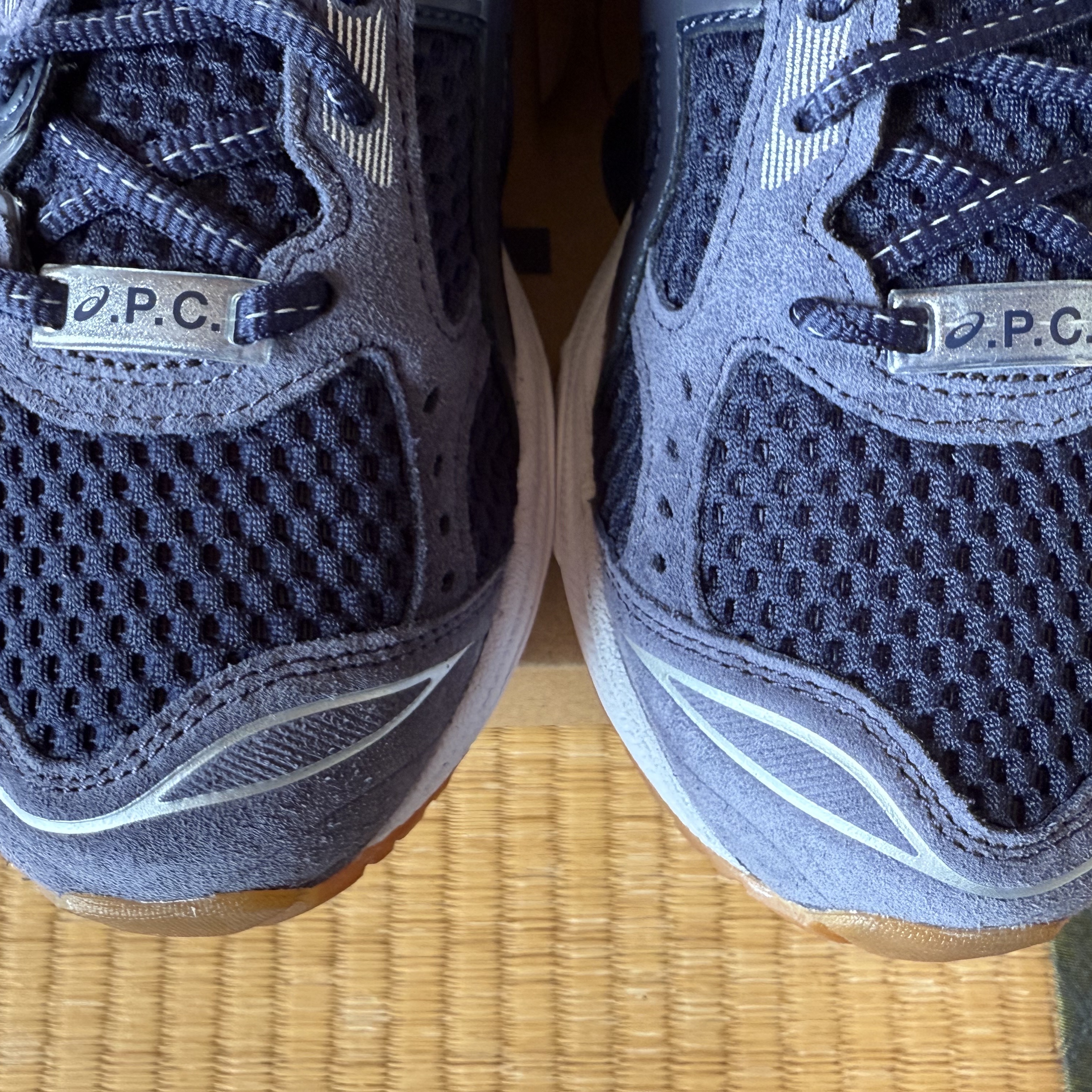 Asics x A.P.C. Gel-Kayano 14 Midnight Indigo Fog 착용 스타일 - 3