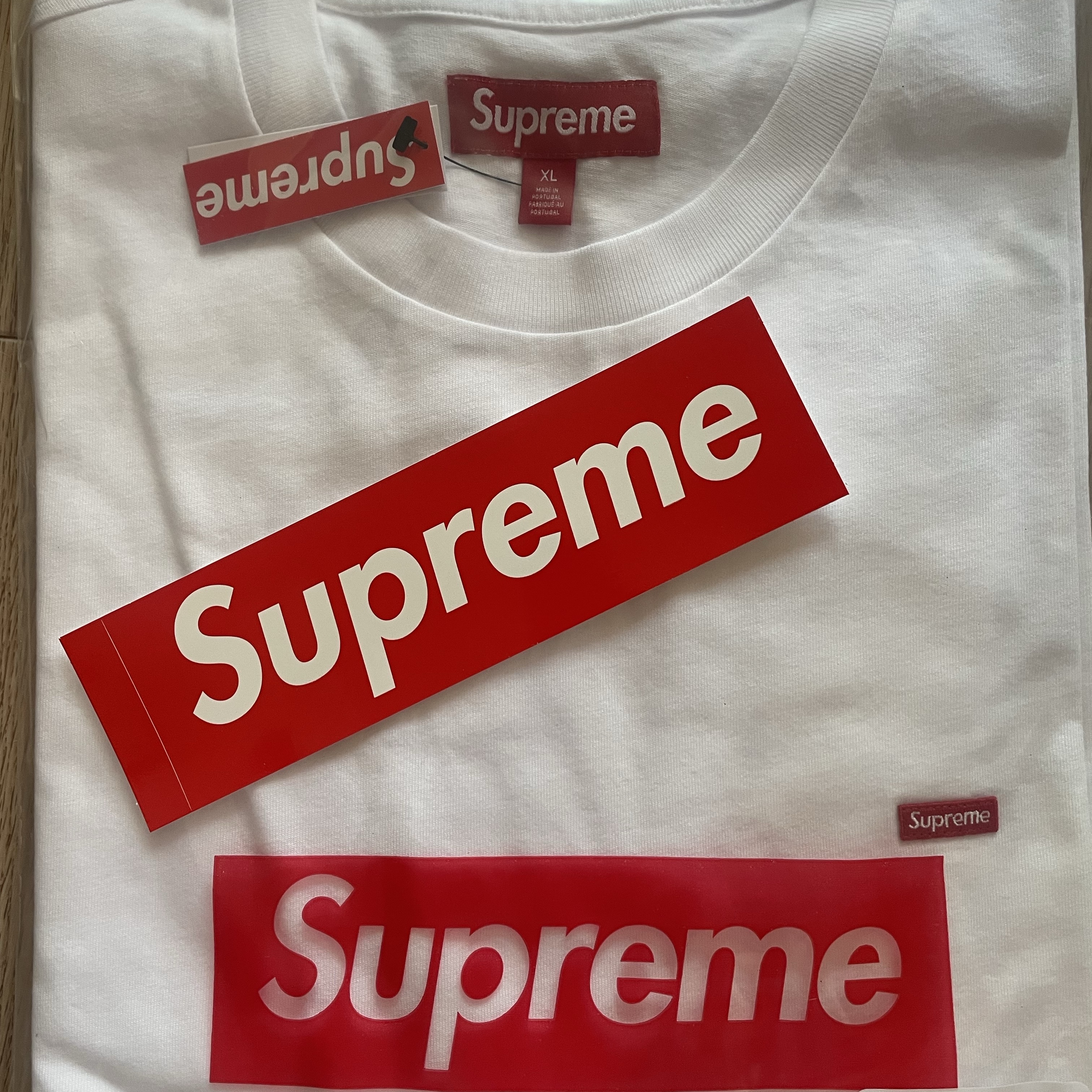 Supreme Small Box L/S T-Shirt White - 25SS 착용 스타일