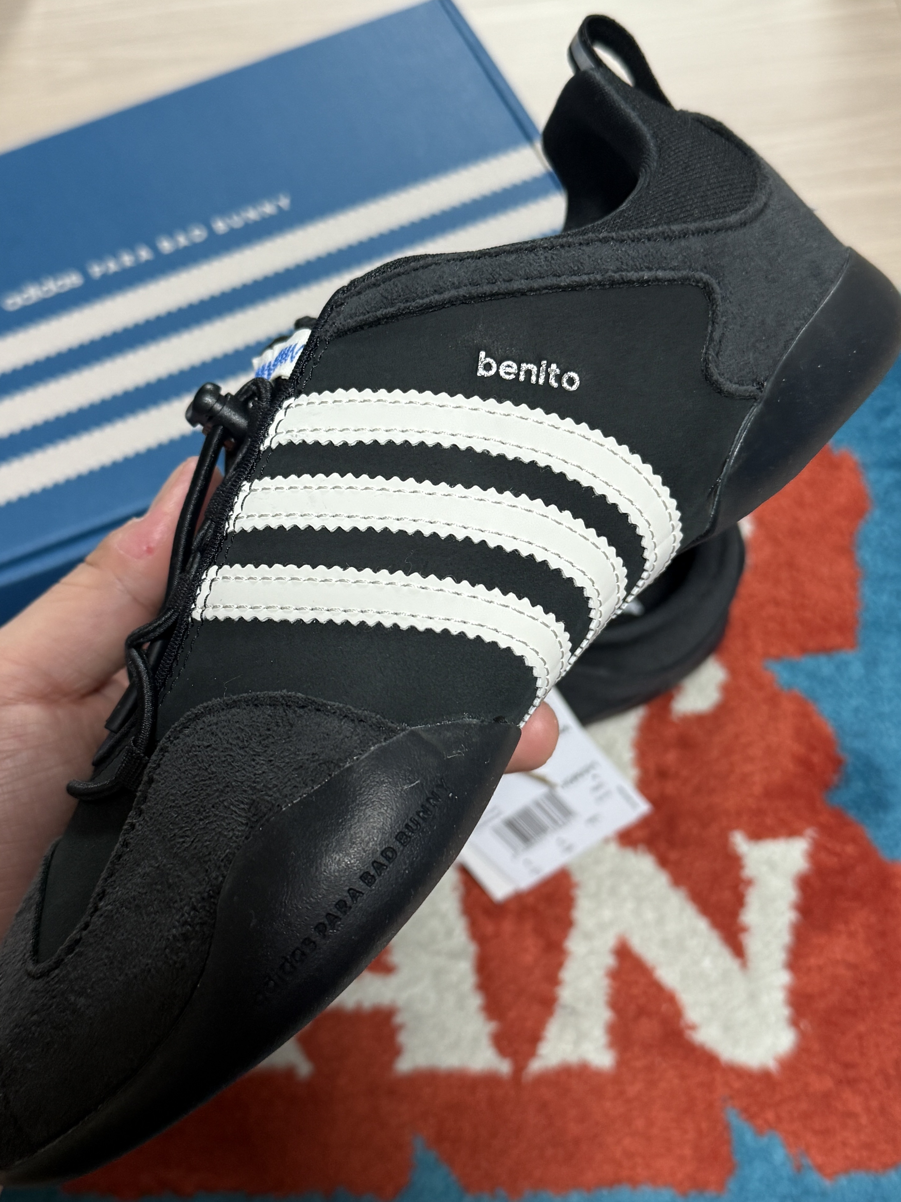 Adidas x Bad Bunny Ballerina Core Black Chalk White 착용 스타일 - 3