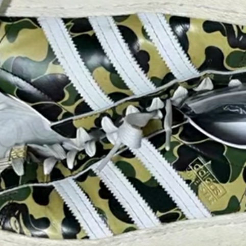 Adidas x BAPE Superstar 80s Green Camo 착용 스타일