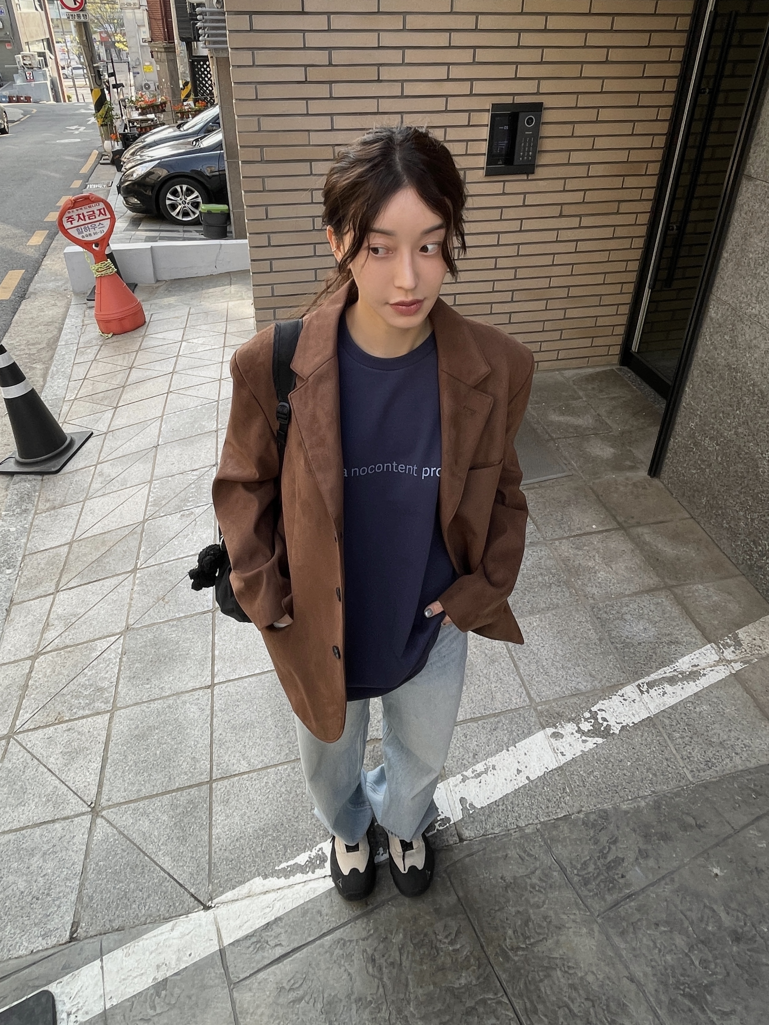 로아 하이킹 카타리나 샌드, 아크테릭스 헬리아드 15 백팩 블랙 착용 스타일 - 2