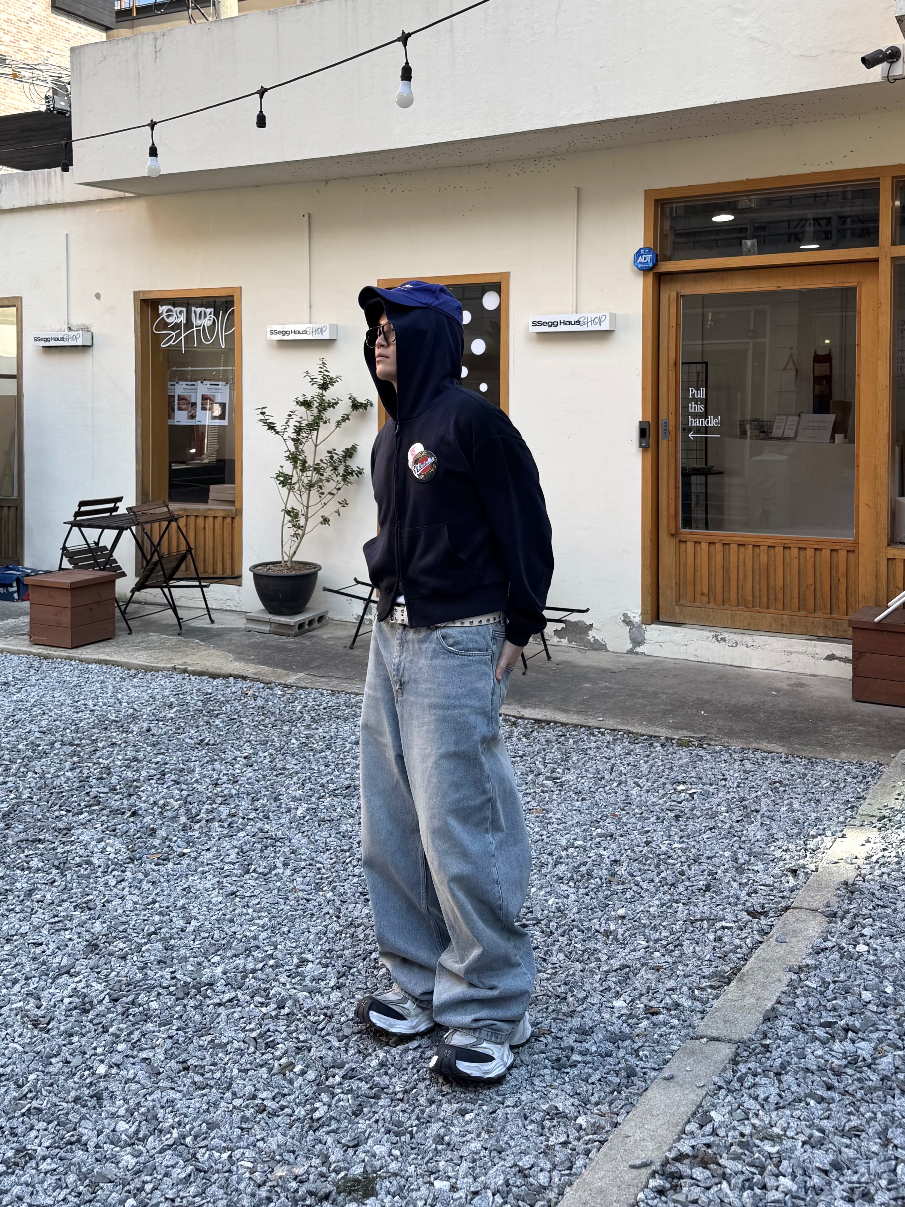 NOD Wide Baggy Denim pants Light blue, Balenciaga Cargo Sneakers White Grey 착용 스타일 - 2