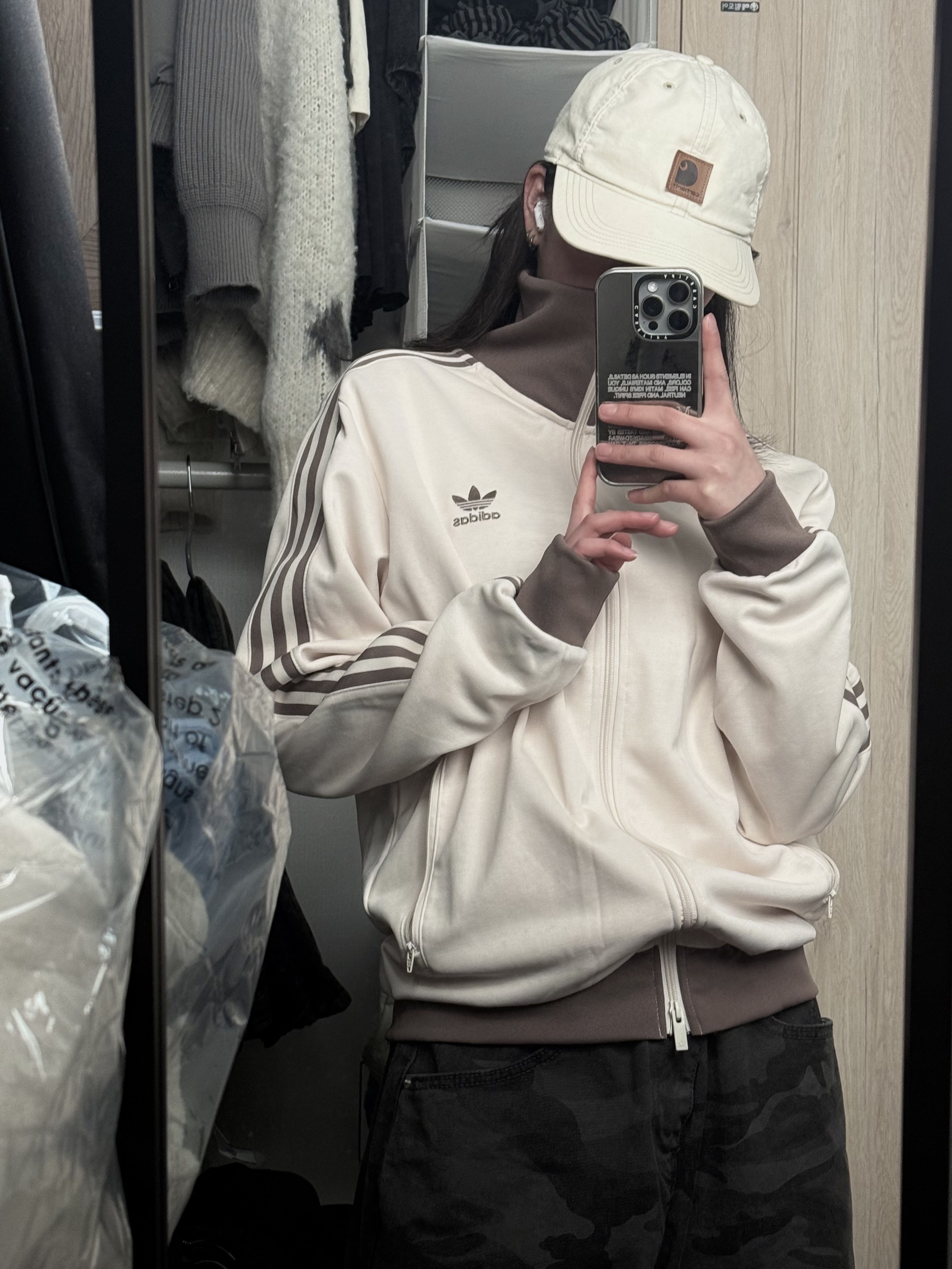 Adidas Adicolor Classic Beckenbauer Track Top Wonder White Trace Brown - KR Sizing, Adidas Adicolor Classic Beckenbauer Track Top Wonder White Trace Brown - US Sizing 착용 스타일 - 1