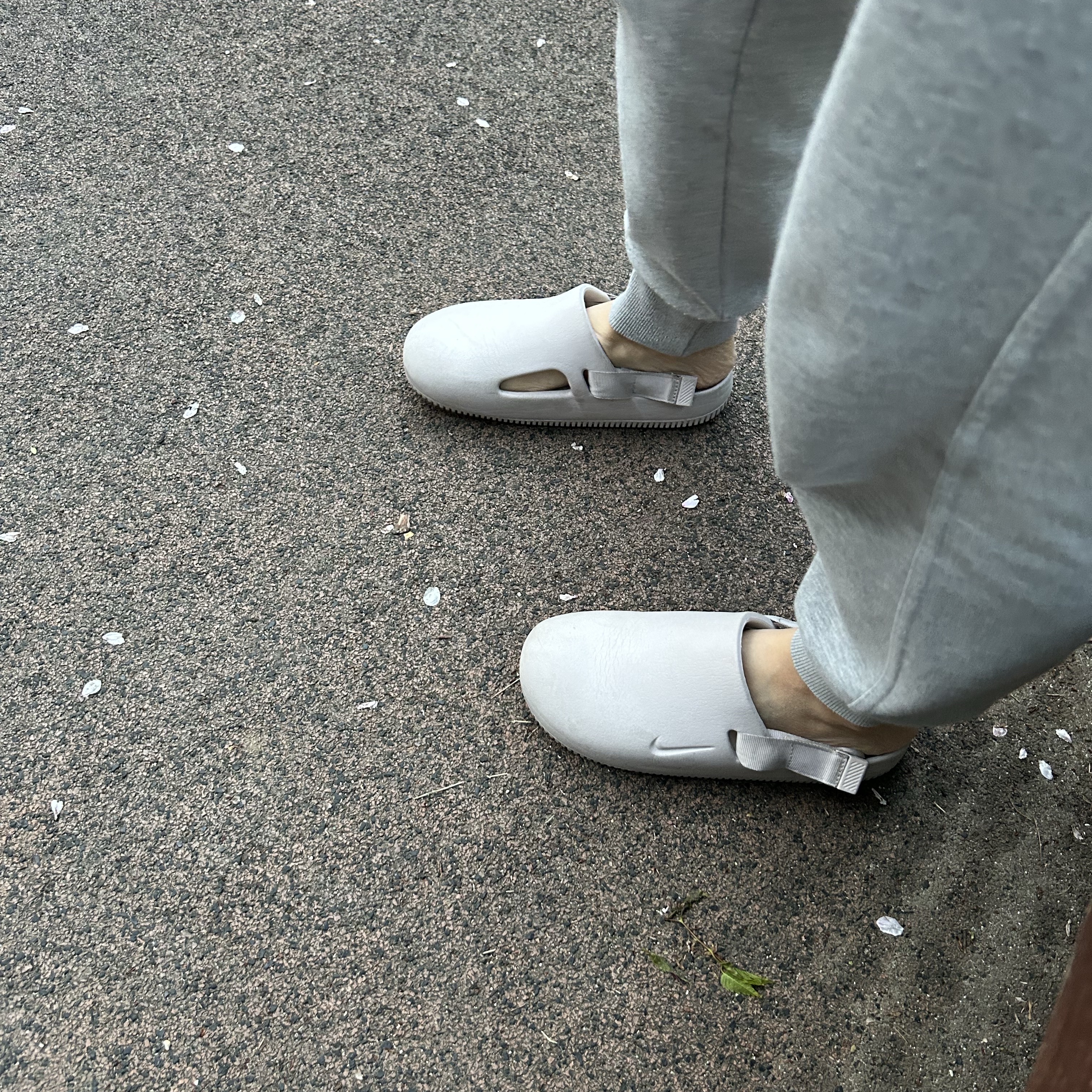 (W) Nike Calm Mule Platinum Violet 착용 스타일