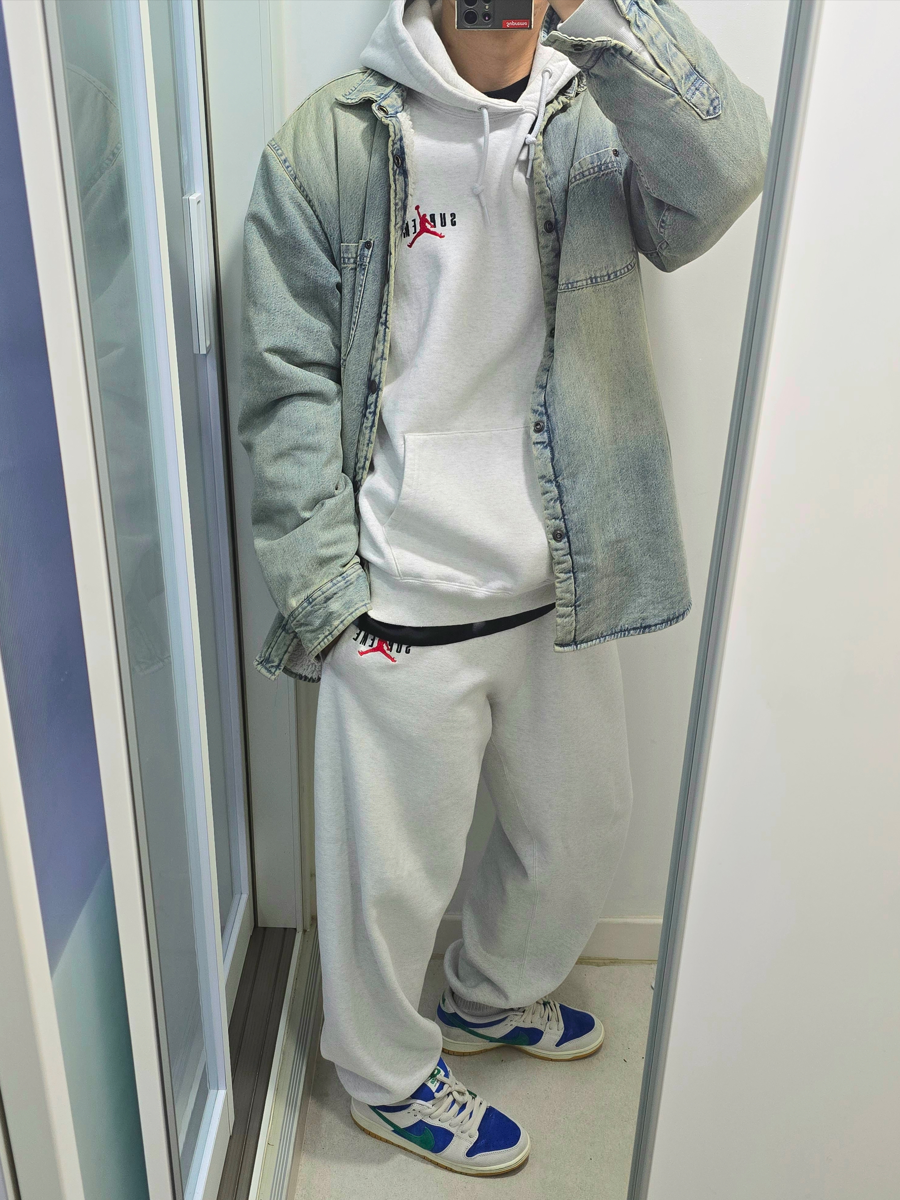 Supreme Faux Shearling Lined Work Shirt Washed Indigo Denim - 24FW, Supreme x Jordan Hooded Sweatshirt Ash Grey - 24FW 착용 스타일