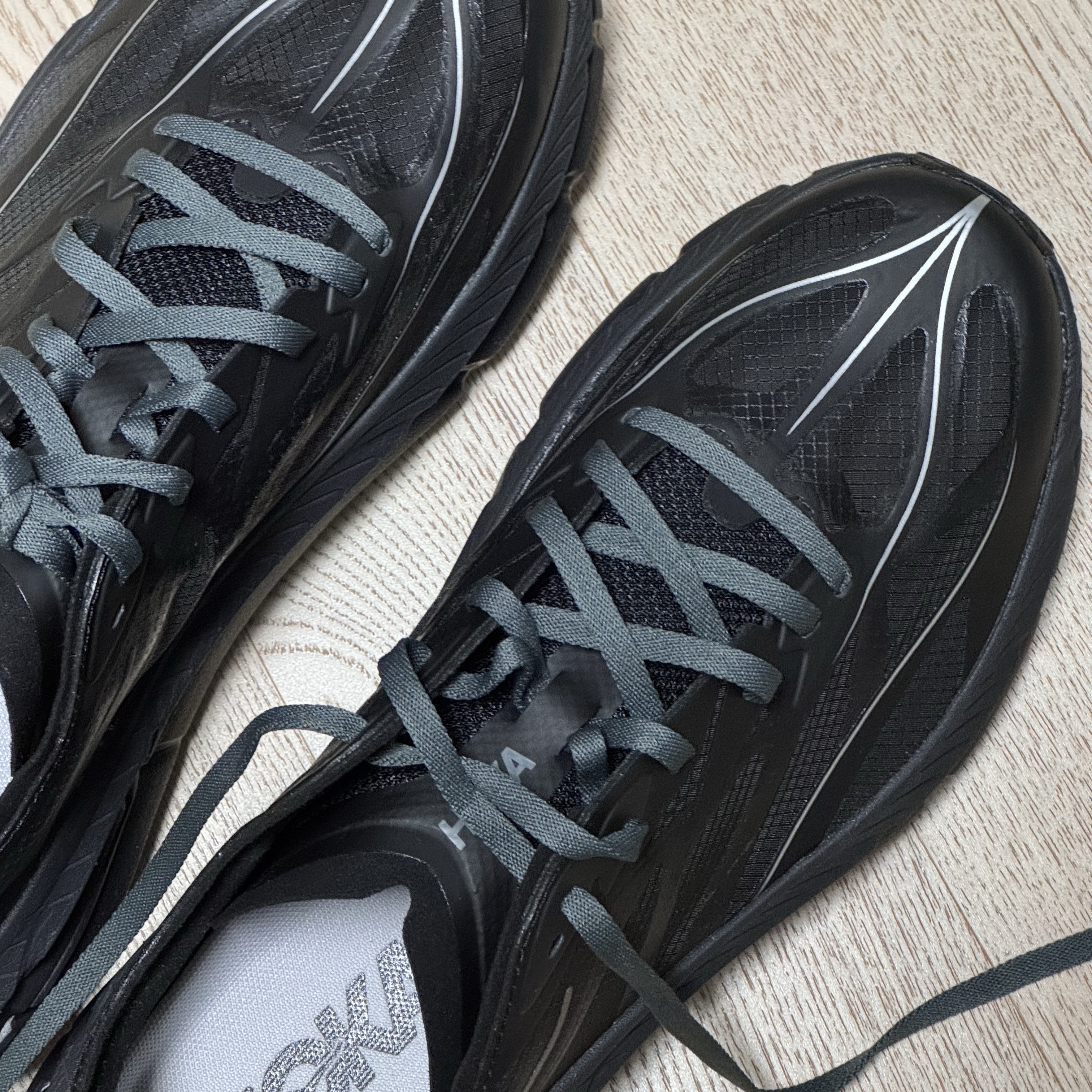 Hoka Mafate Speed 4 Lite Black Outer Orbit 착용 스타일