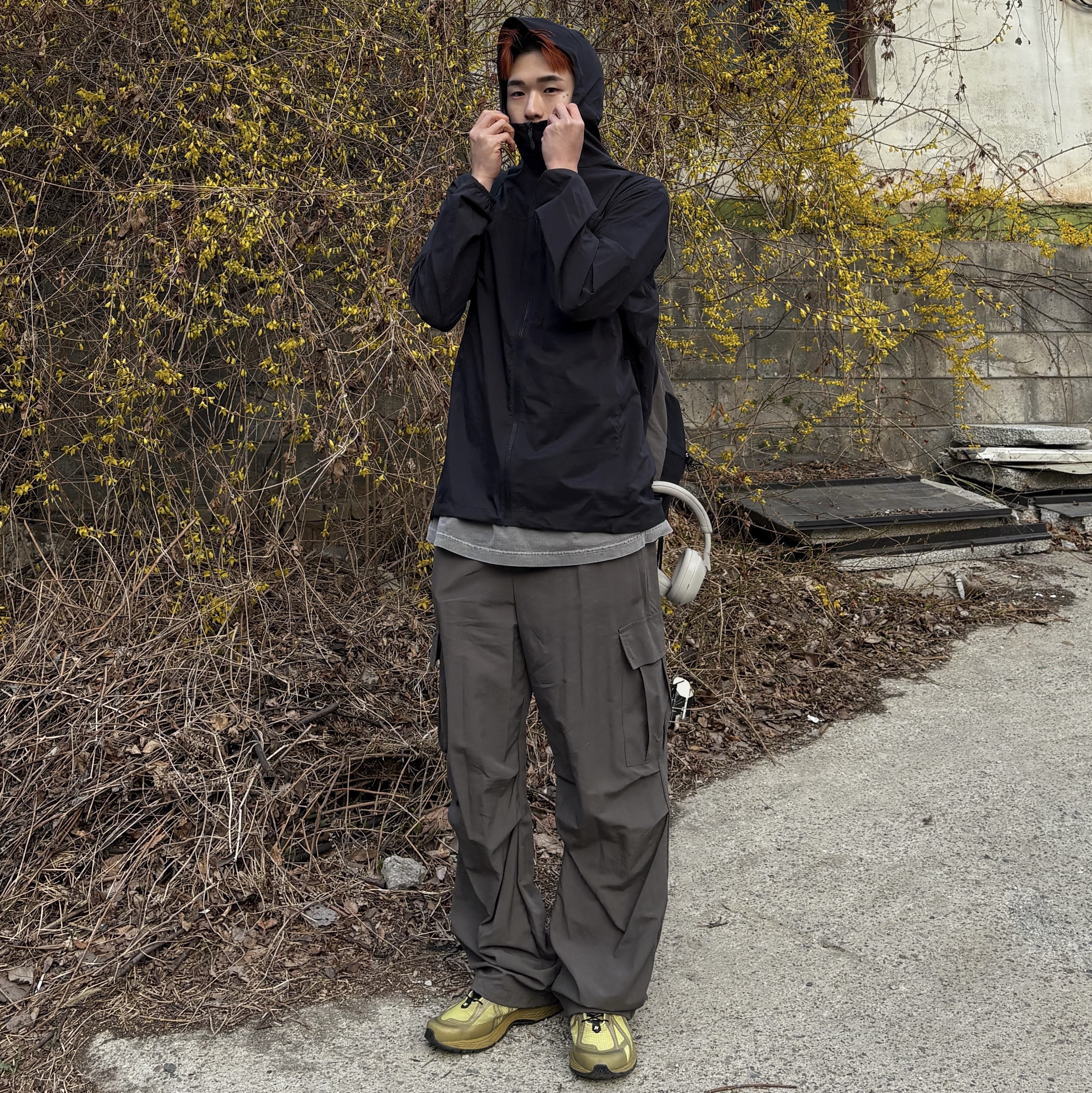 New Balance x Cayl 1906R Yellow, Arc'teryx Squamish Hoody Black 착용 스타일 - 4