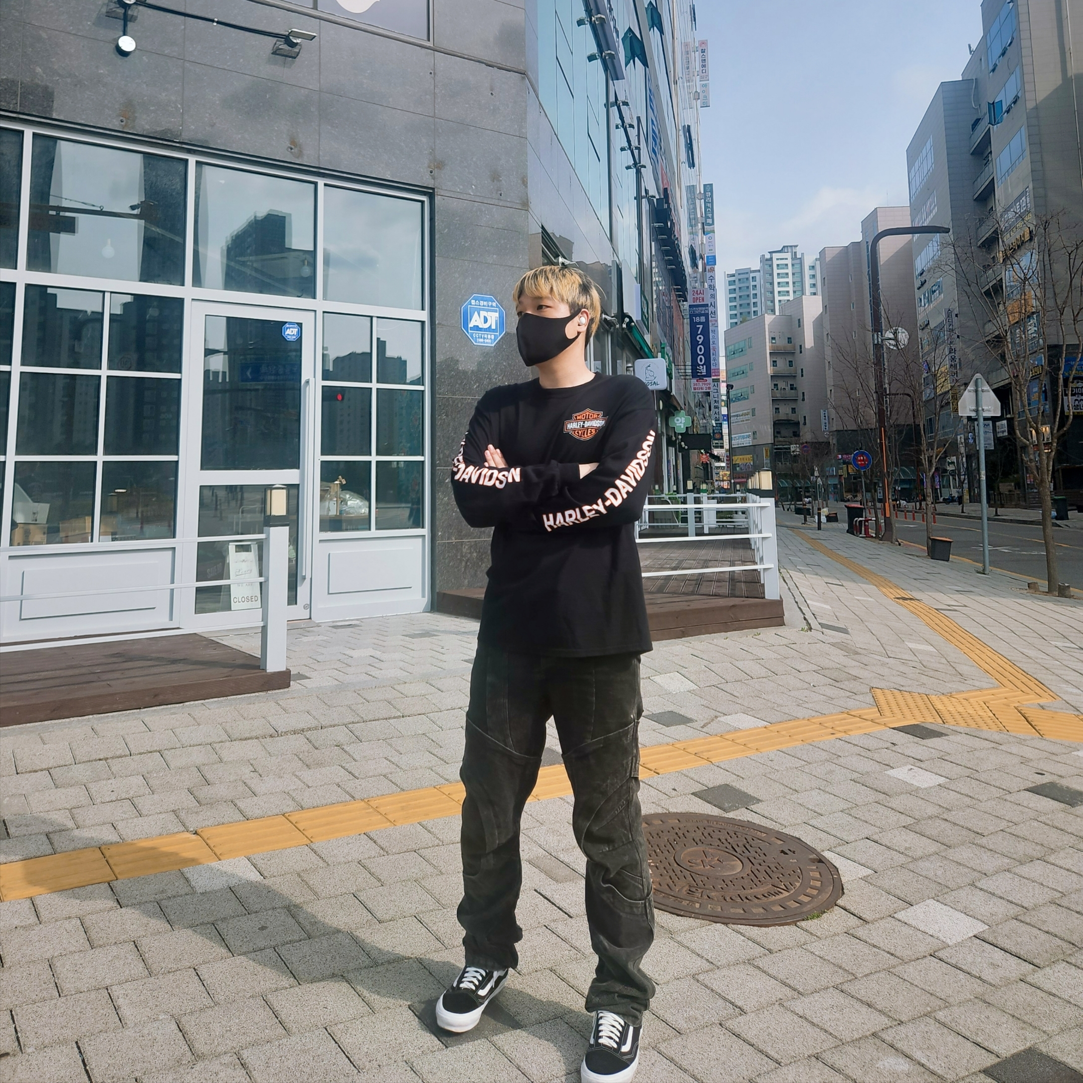 반스 볼트 OG 올드스쿨 LX 블랙 착용 스타일 - 1