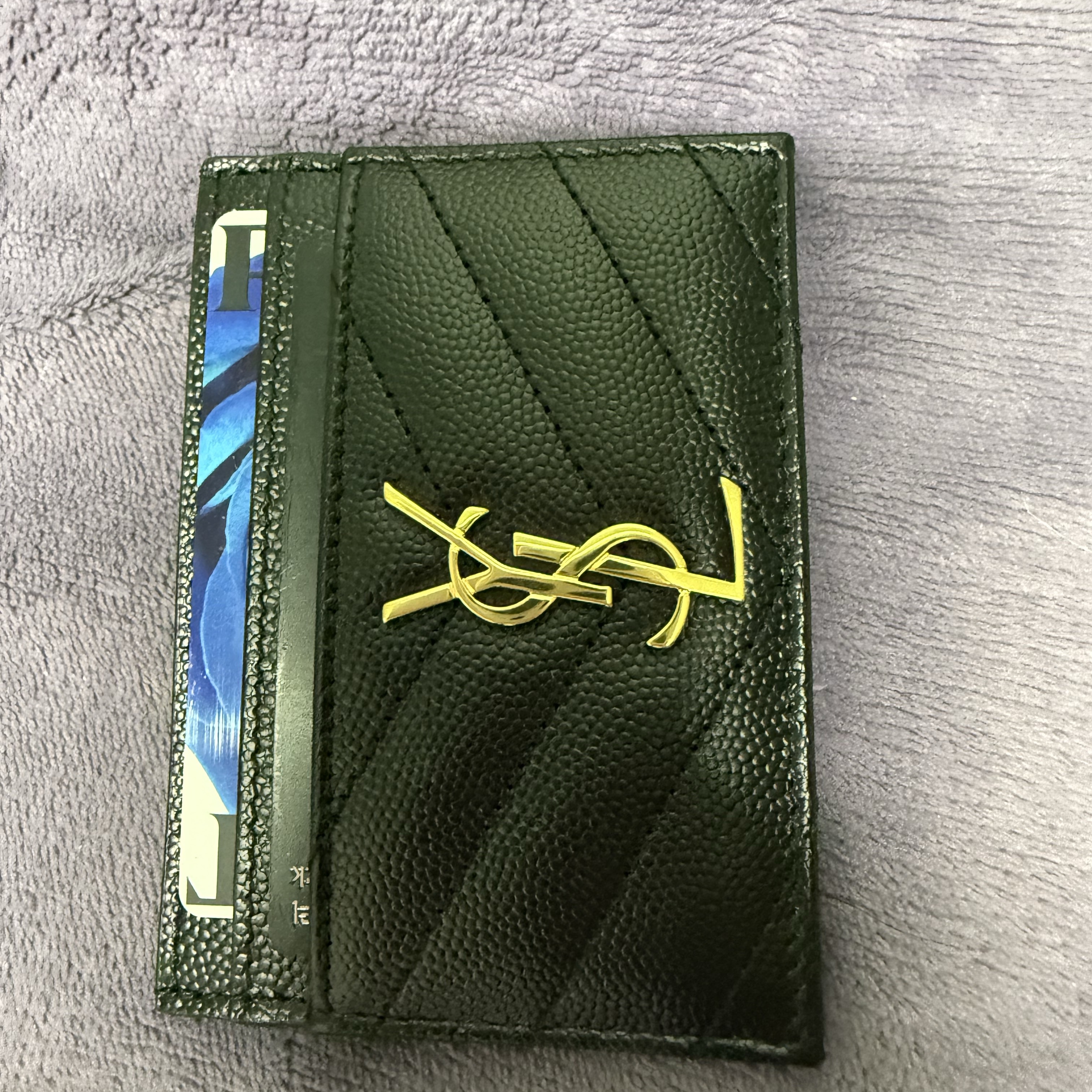 Saint Laurent Cassandre Matelasse Card Case in Grain De Poudre Embossed Leather Black 착용 스타일