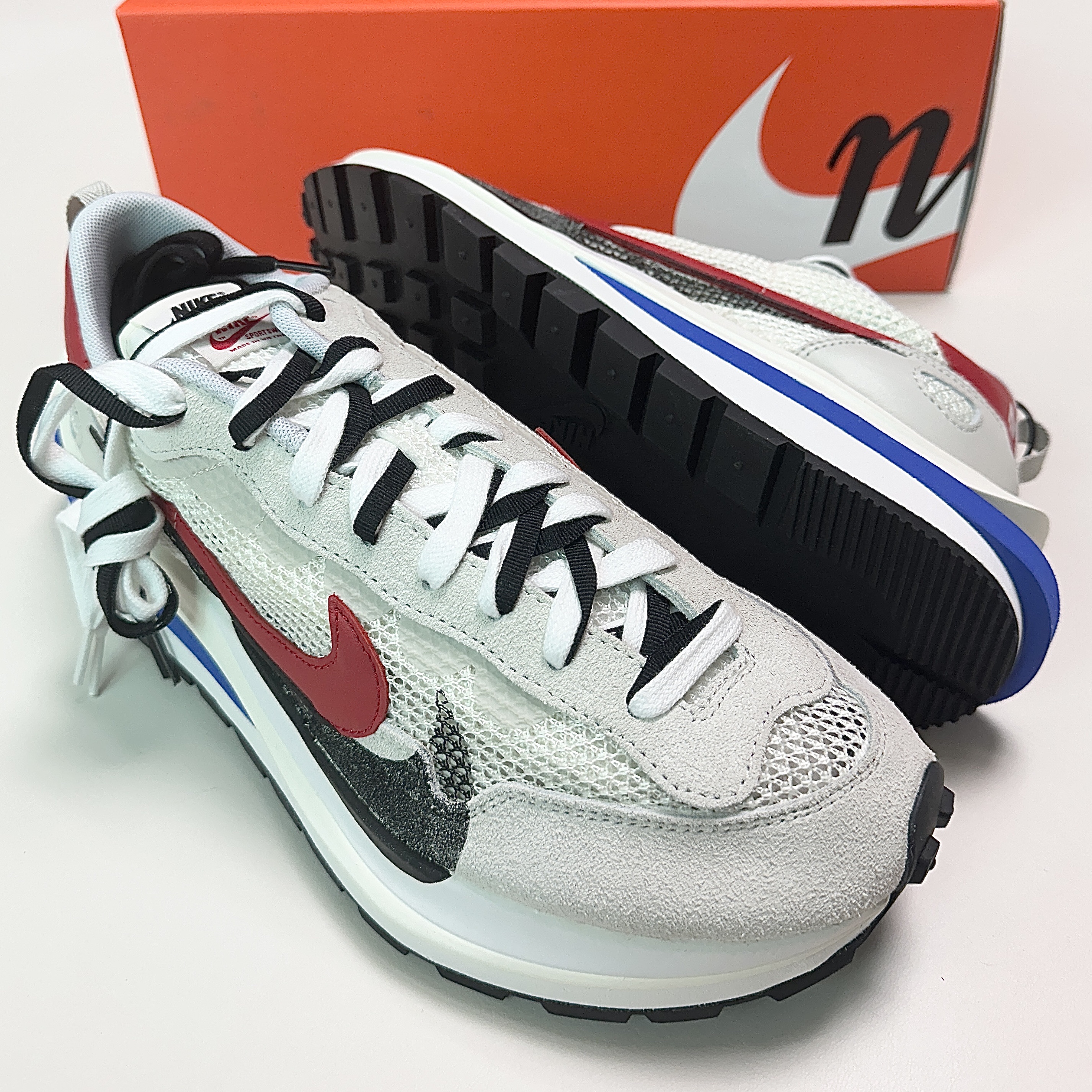 Nike x Sacai VaporWaffle Royal Fuchsia 착용 스타일 - 5