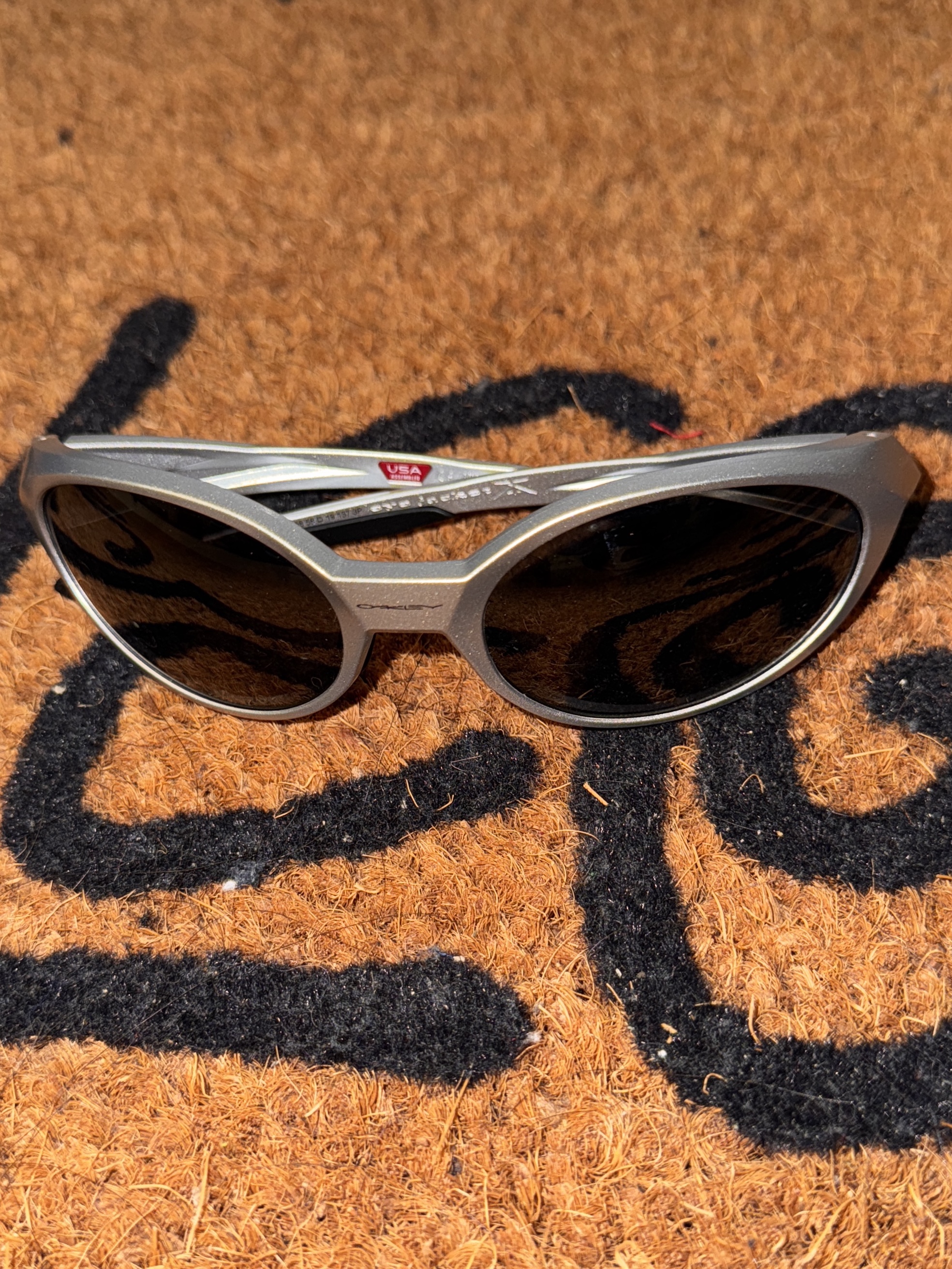 Oakley Eye Jacket Redux Silver Frame Prizm Black Polarized Lenses High Bridge Fit, moif x inapsquare City Dweller Parka Sand 착용 스타일 - 5