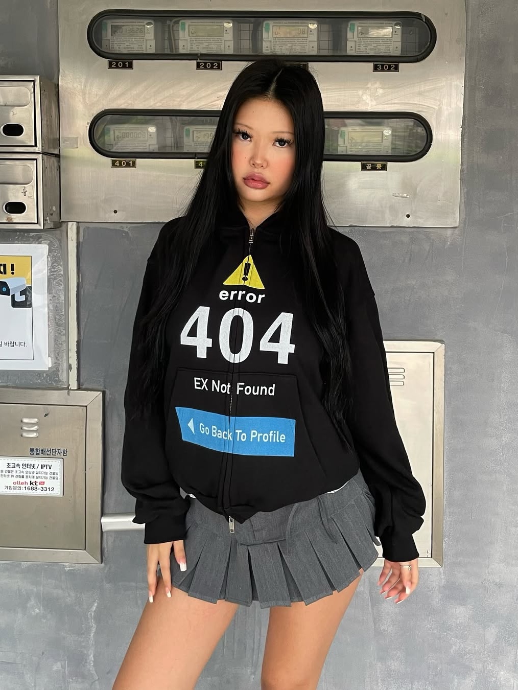 GRAILZ Error 404 Zip Hoodie Black 착용 스타일 - 3