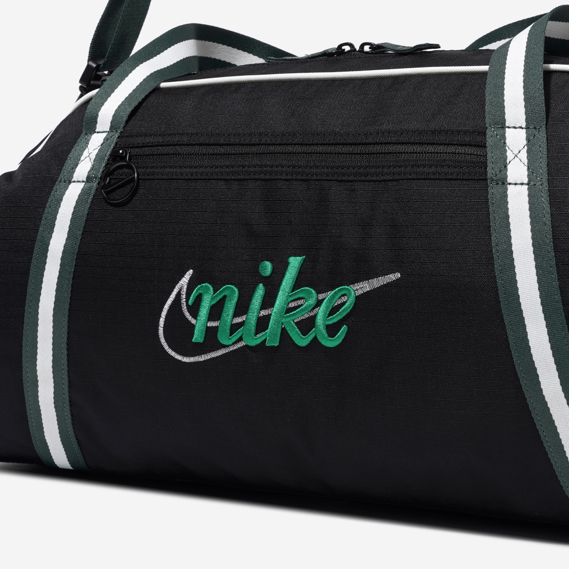 ★人気★ Nike Gym Club Training Bag 24L Black Vintage Green 나이키 짐 클럽 트레이닝 백 24L 블랙 빈티지 그린 | Nike | KREAM