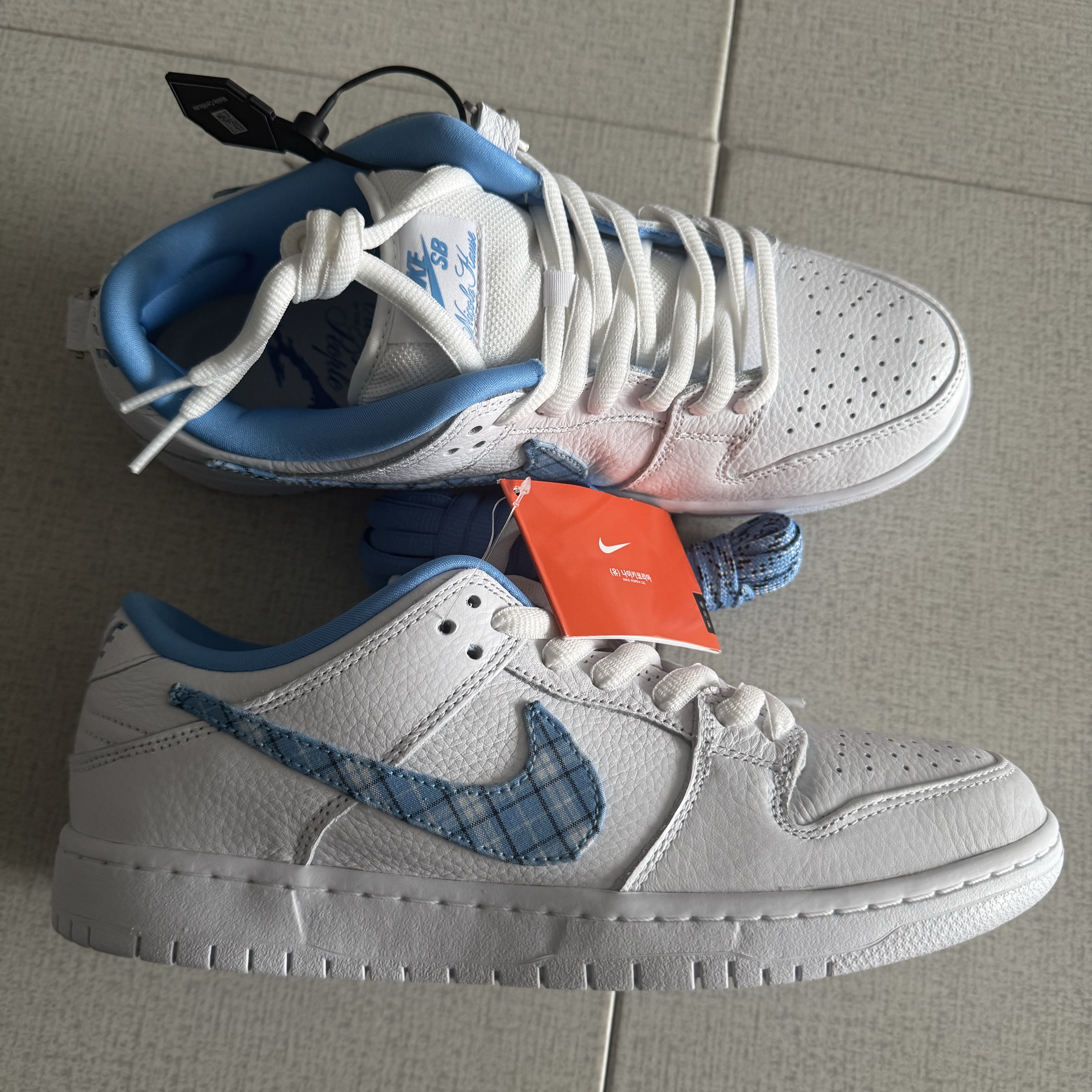 Nike x Nicole Hause SB Dunk Low Pro White and University Blue 착용 스타일