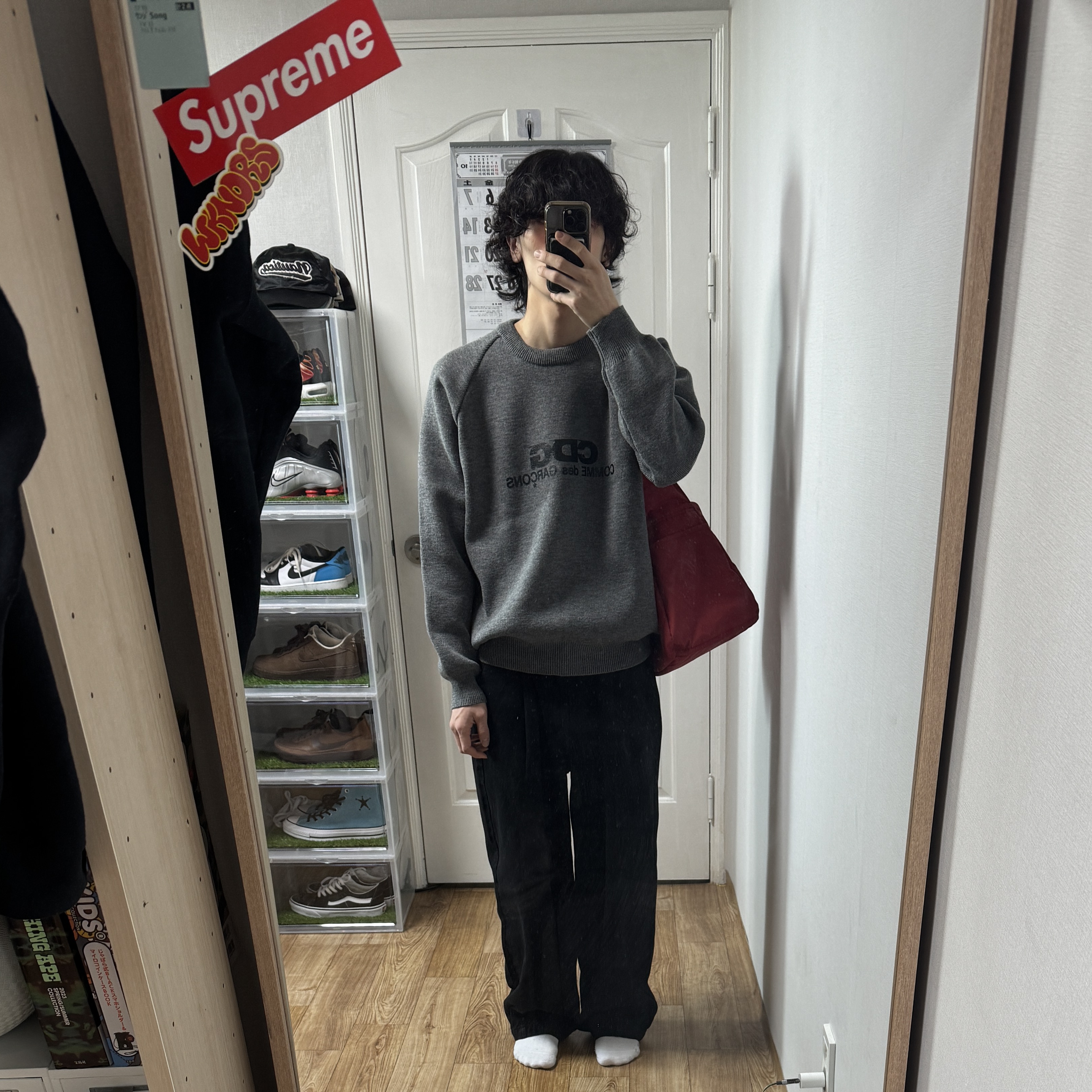 CDG Round Neck School Pullover Grey 착용 스타일