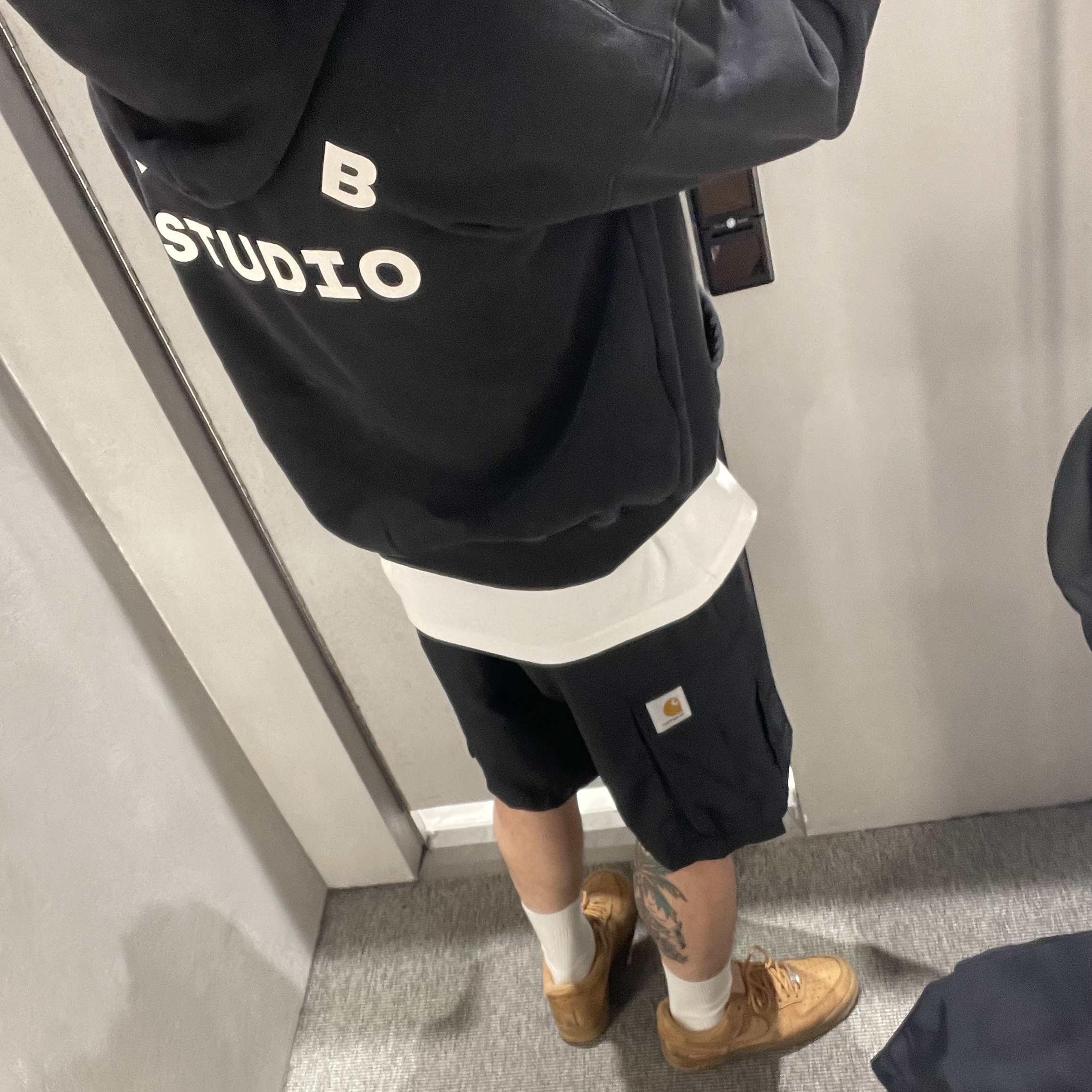 IAB Studio Hoodie Black, IAB Studio Line Logo T-Shirt White Orange 착용 스타일