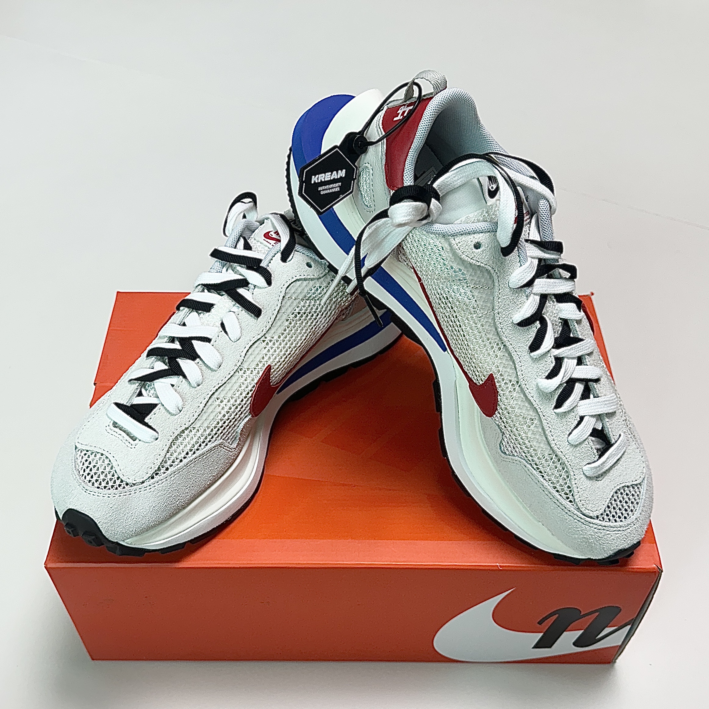 Nike x Sacai VaporWaffle Royal Fuchsia 착용 스타일 - 4