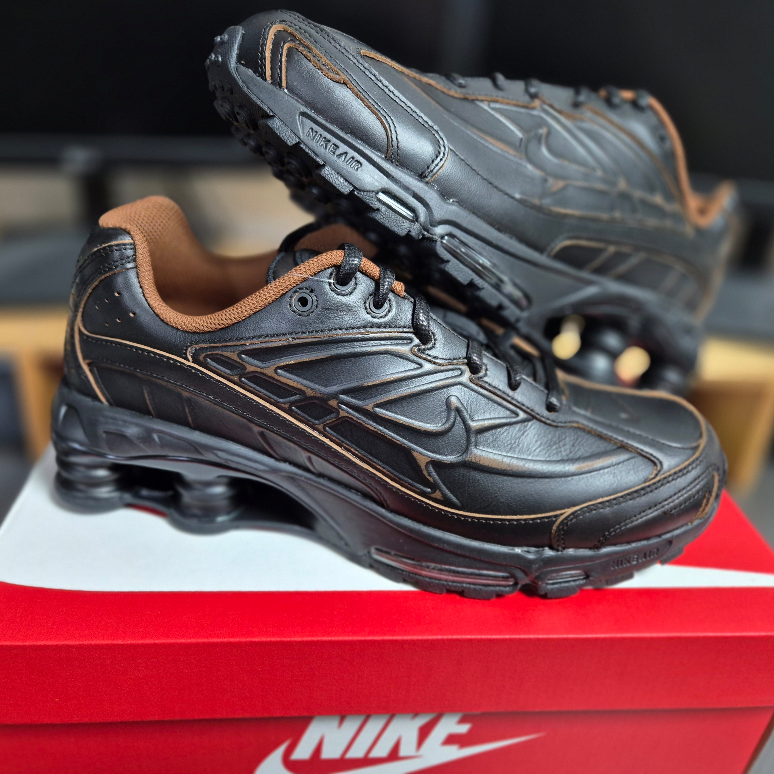 Nike Shox Ride 2 PRM Black and Light British Tan 착용 스타일