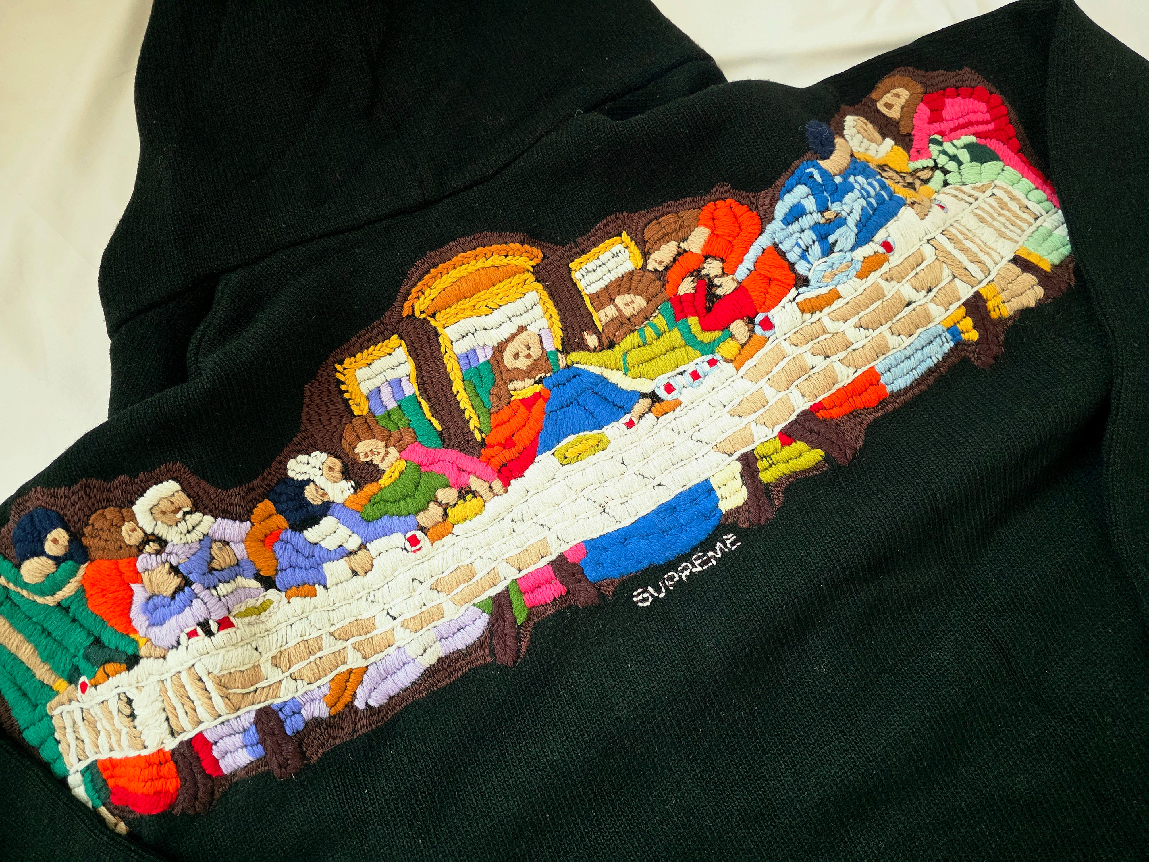 Supreme x Marithe Francois Girbaud X-Seam Baggy Denim Shorts Rigid Indigo - 25SS, Supreme Last Supper Embroidered Zip Up Hooded Sweater Black - 25SS 착용 스타일 - 2