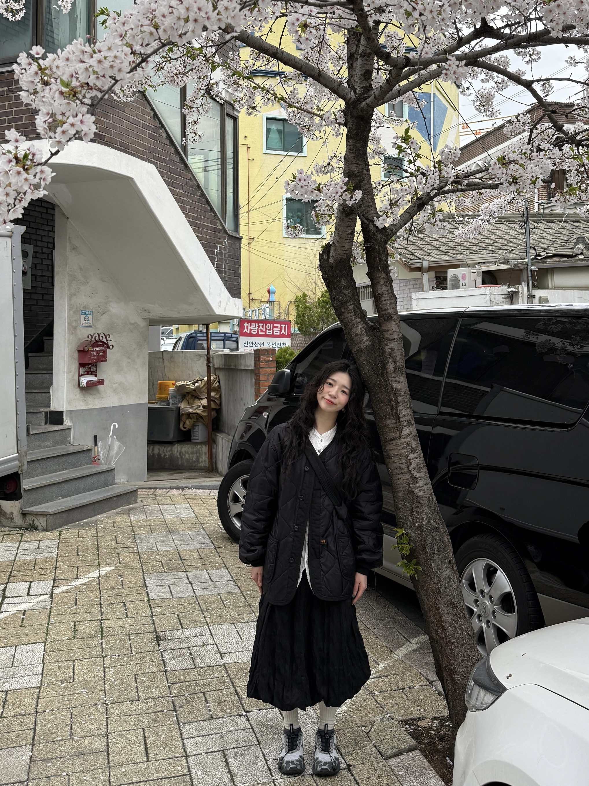 Asics x Cecilie Bahnsen Gel-Terrain MT Pure Silver, CDG x Alpha Industries Liner Jacket Black 착용 스타일 - 1