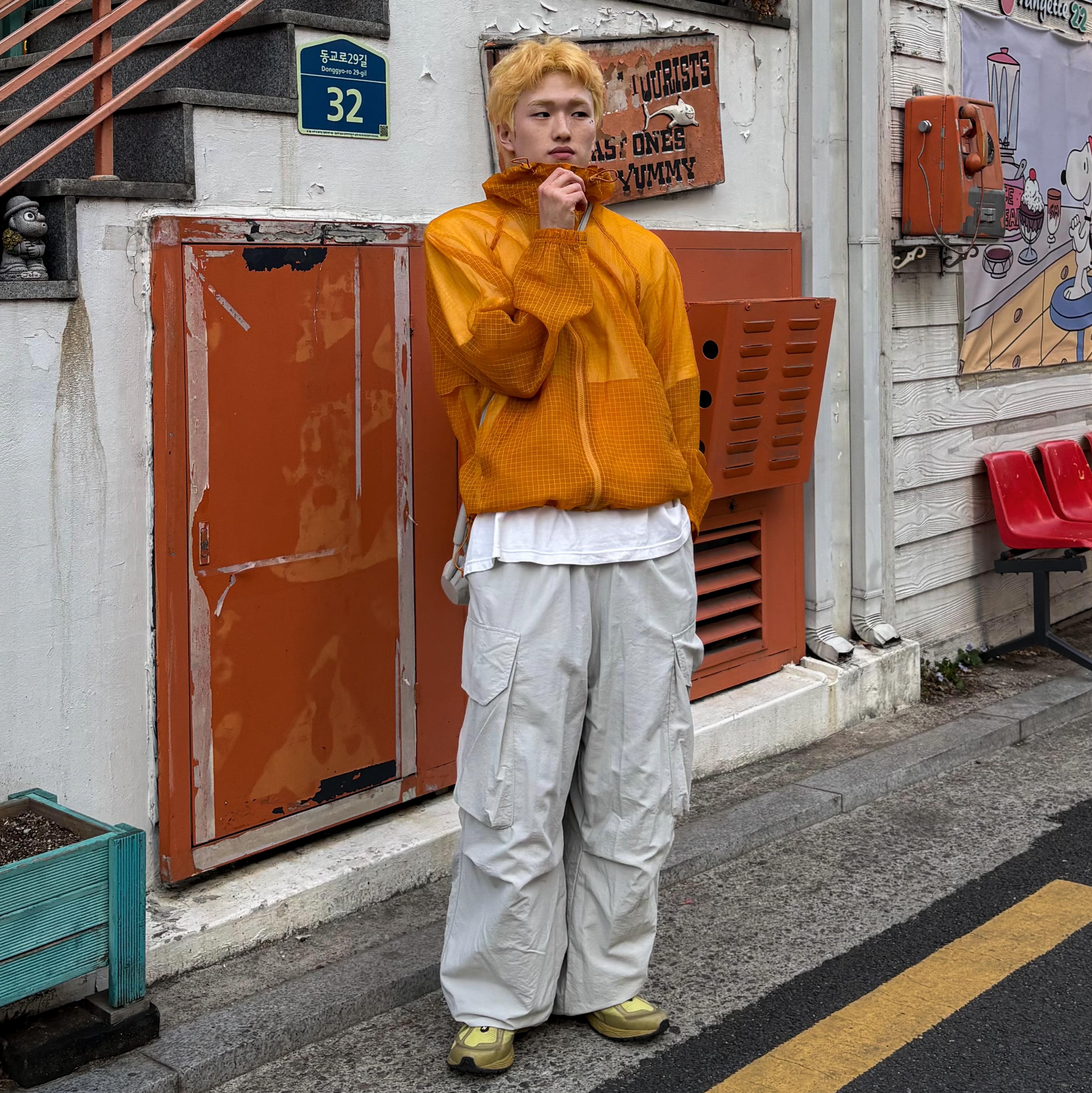 뉴발란스 x 케일 1906R 옐로우, 산산기어 크로스 백 웜 그레이 - 24SS 착용 스타일 - 3