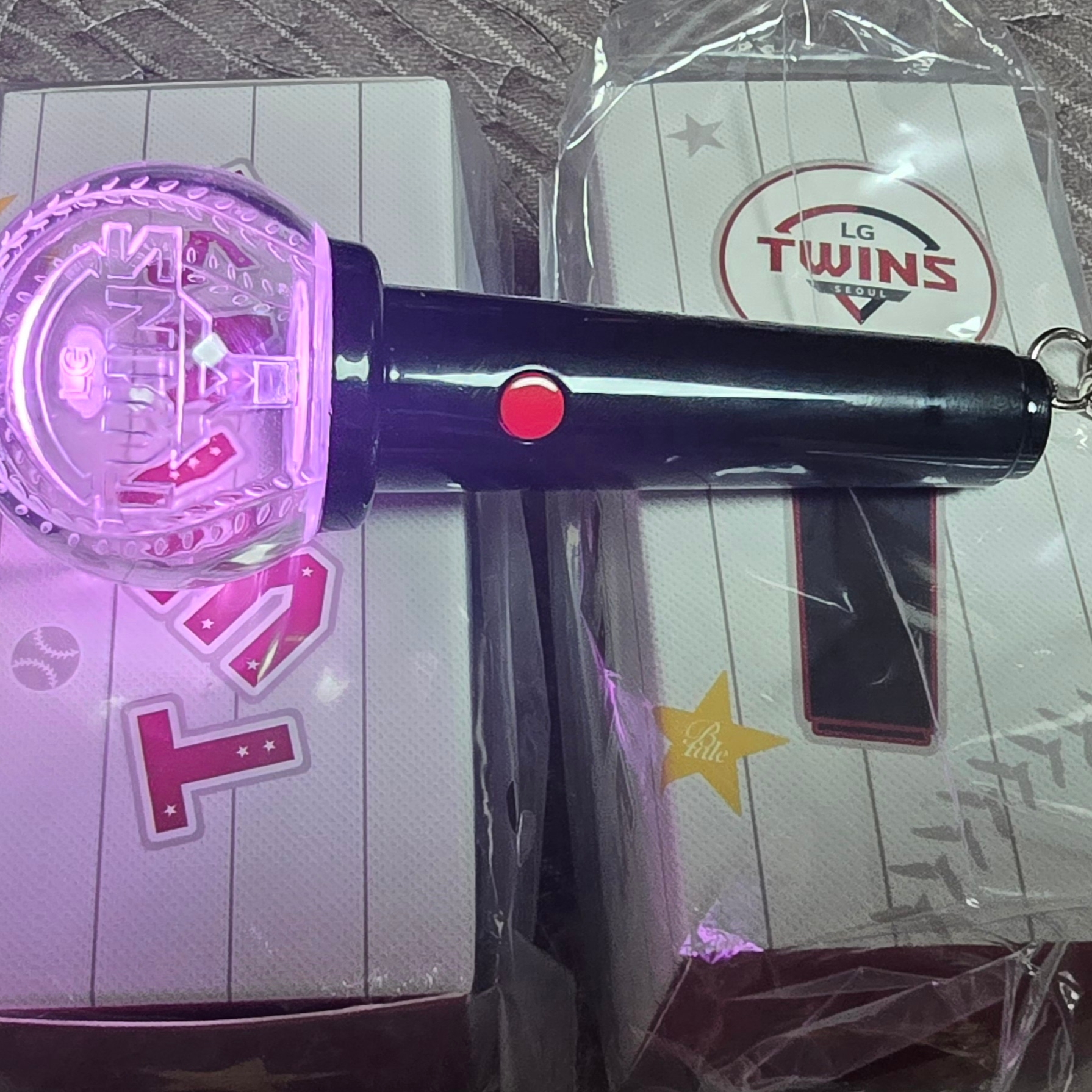 Twins x Bloomingtale Cheering Stick Keyring 착용 스타일