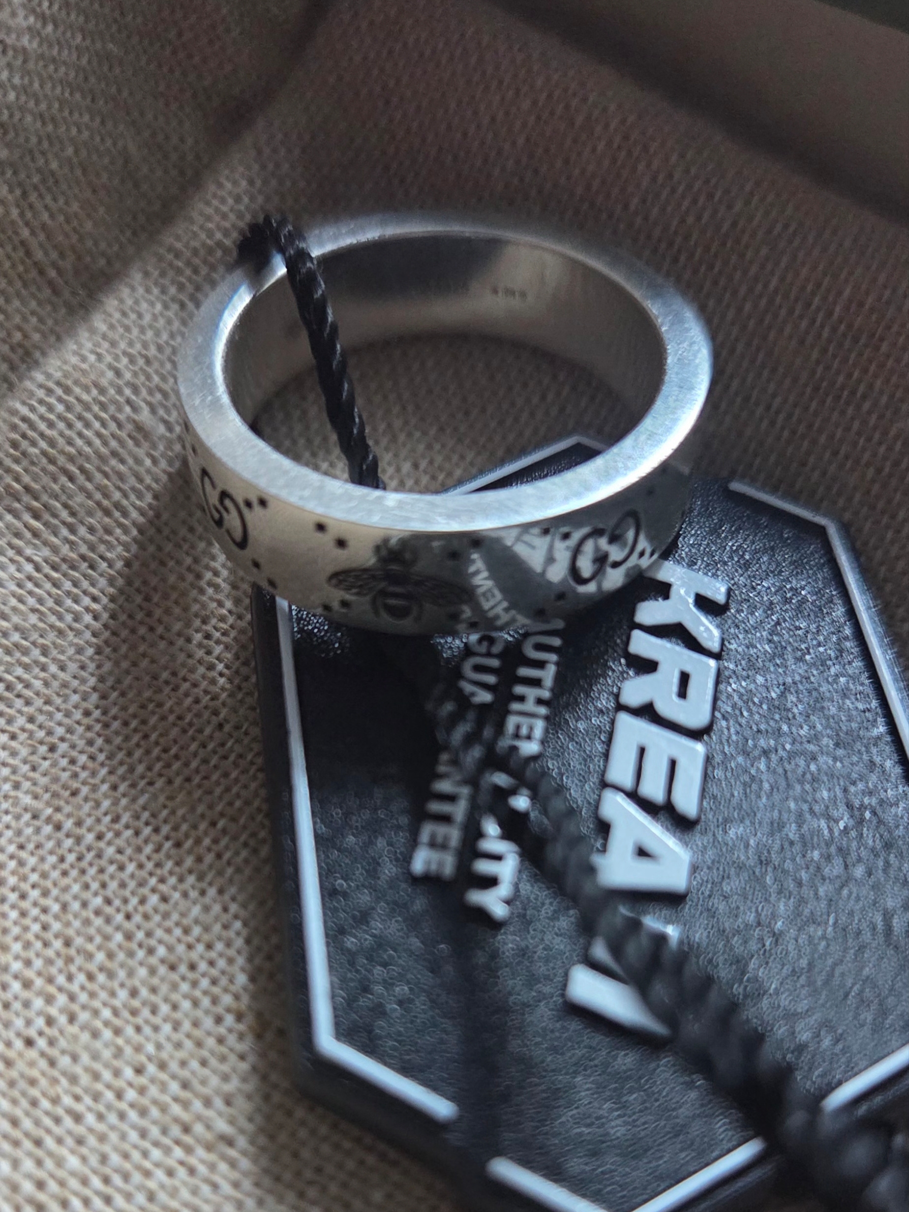 Gucci Double G Bee Engraved Ring Silver 착용 스타일